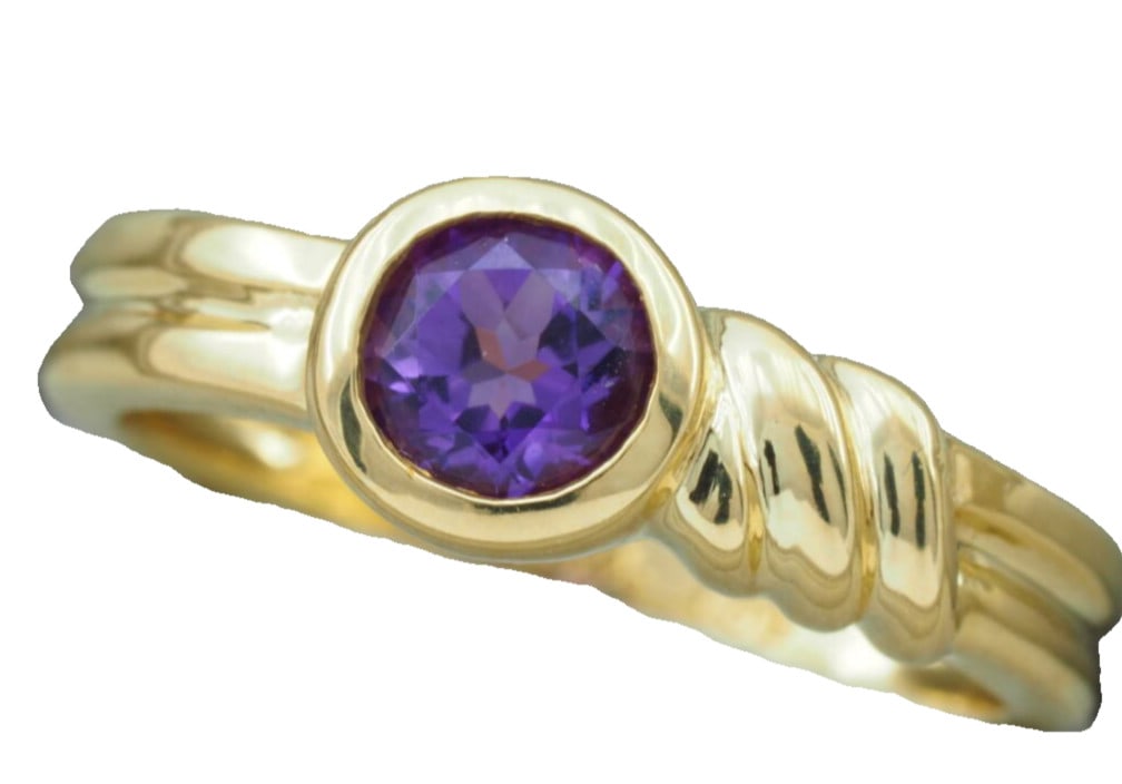 Yellow Gold Tiffany Round Amethyst Twist Band 18k US 5 Gift: Yellow Gold Tiffany Round Amethyst Twist Band 18k US 5 Gift Yellow Gold Tiffany Round Amethyst Twist Band 18k US 5 GiftThis stunning 18k yellow gold band from Tiffany & Co. showcases a beautiful round