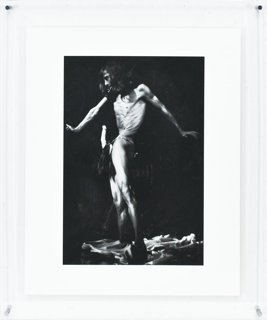 Tadao Nakatani Tatsumi Hijikata Gelatin Silver Print Ltd Ed 10 Japanese Art: Tadao Nakatani Tatsumi Hijikata Gelatin Silver Print Ltd Ed 10 Japanese Art Tadao Nakatani's gelatin silver print, Tatsumi Hijikata, showcases the artist's unique vision in capturing the essence of