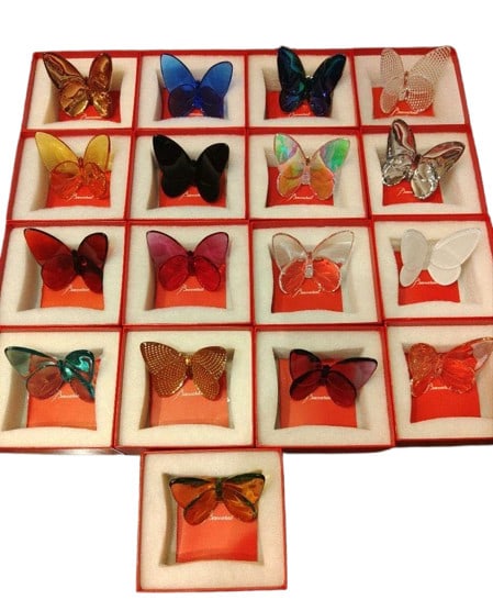 Baccarat Lucky Butterfly collection Complete set of 17 White color included used: Baccarat Lucky Butterfly collection Complete set of 17 White color included used White Baccarat Lucky Butterfly collection includes a complete set of 17 figurines, each bearing the iconic butterfly de