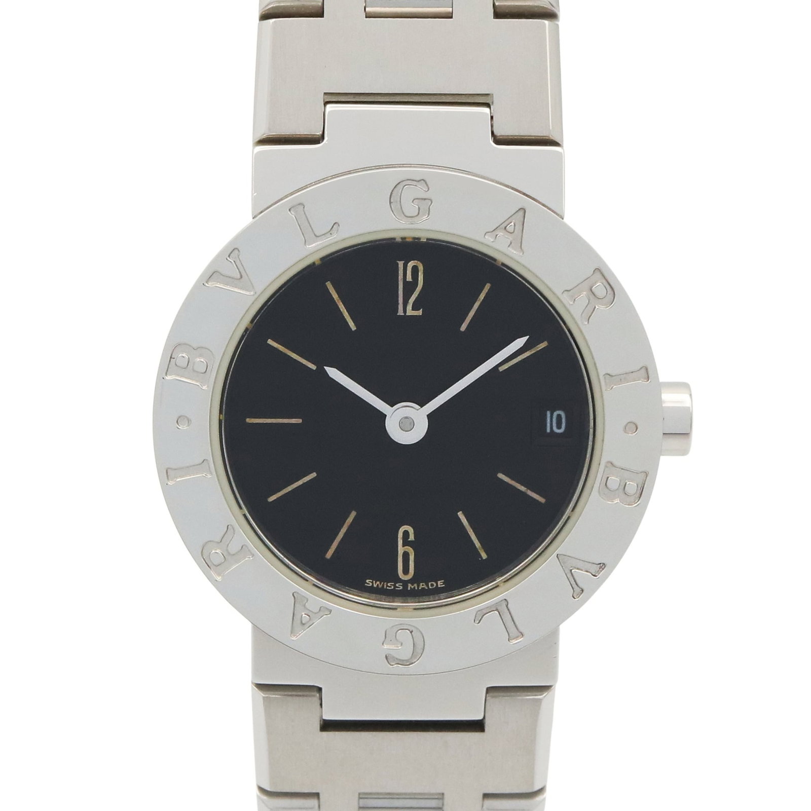 Bvlgari Wristwatch: Bvlgari Wristwatch Stainless steel case and band add an edgy touch to this black Bvlgari wristwatch, measuring 23mm in diameter. The watch features a few traces of usage, with some scratches and dirt 