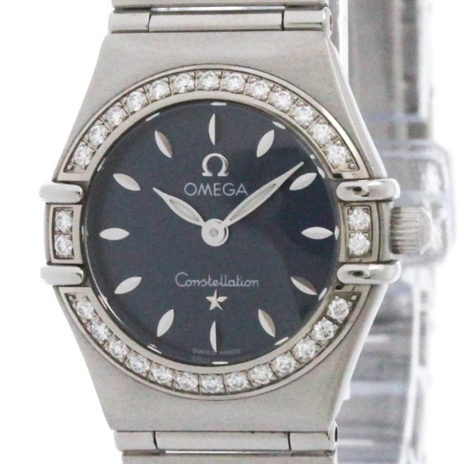 Omega Wristwatch: Omega Wristwatch Stainless steel case and band, the Omega wristwatch boasts a sleek blue dial. With its classic design and durable materials, this dress/formal watch is suitable for formal occasions. 