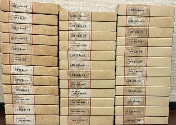 Edo Shogunate Official Directories Bukan Chronological Collection 42kg Set: Edo Shogunate Official Directories Bukan Chronological Collection 42kg Set 42kg Set of Edo Shogunate Official Directories Bukan Chronological Collection, edited by Toyo Shorin, presents a comprehensiv