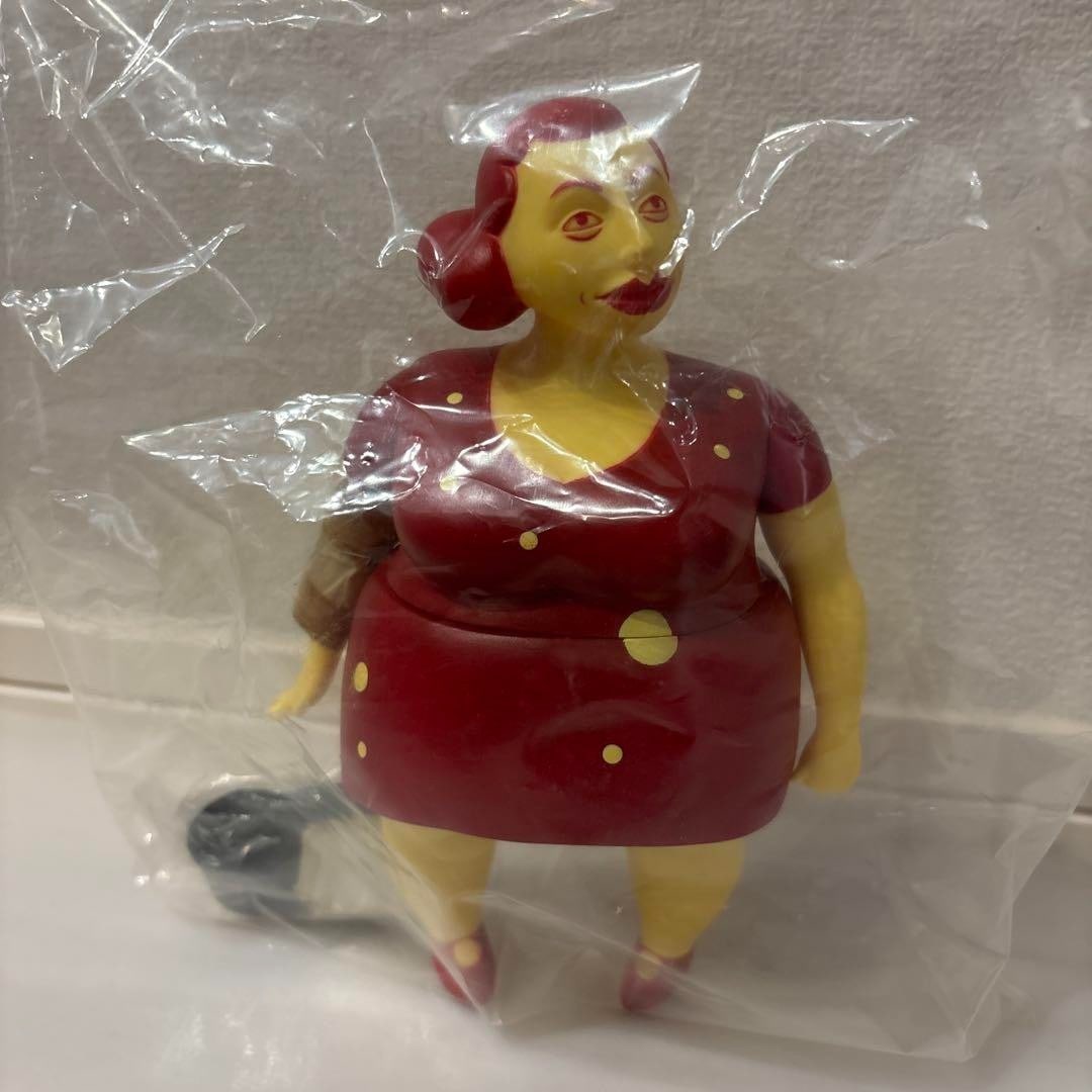 MARGARET KILGALLEN Tokion Toy Neo Graffiti Project 3d Figure: MARGARET KILGALLEN Tokion Toy Neo Graffiti Project 3d Figure Margaret Kilgallen's bold and edgy design comes to life in this 3D figure, part of Tokion's Neo Graffiti Project. Made from vinyl, the figu