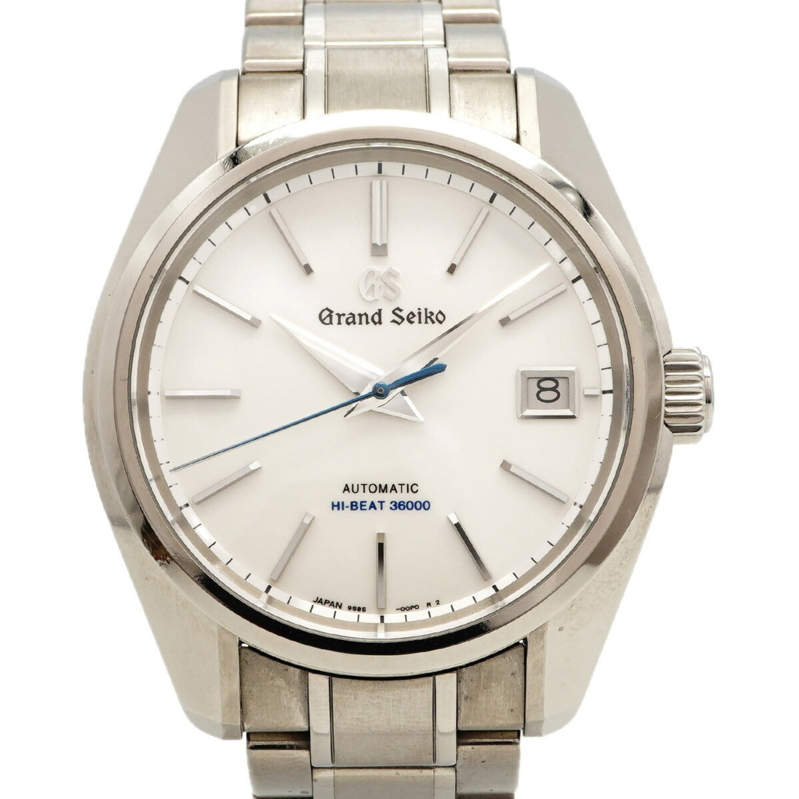 Wristwatch from Seiko: Wristwatch from Seiko Titanium band provides durability and comfort, while the white dial offers a crisp and clean appearance. The Seiko wristwatch boasts a 39.9mm case diameter and a comfortable fit 