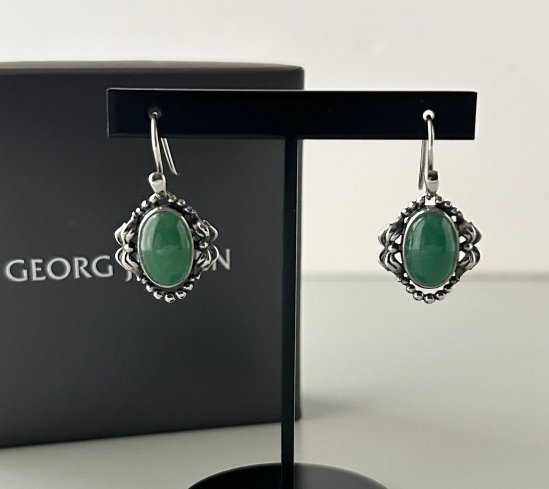 Georg Jensen Green Aventurine 2022 Hook Earrings Sterling Silver w/ Original Box: Georg Jensen Green Aventurine 2022 Hook Earrings Sterling Silver w/ Original Box Sterling silver earrings featuring a striking cabochon-shaped green aventurine stone, crafted by renowned Danish design