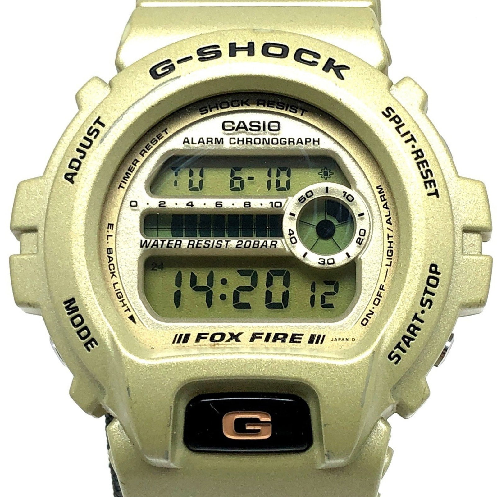 Wristwatch from Casio: Wristwatch from Casio Casio digital wristwatch with sporty design, featuring a display that showcases the time in numeric format. The watch has been used and shows signs of wear, including scratches a
