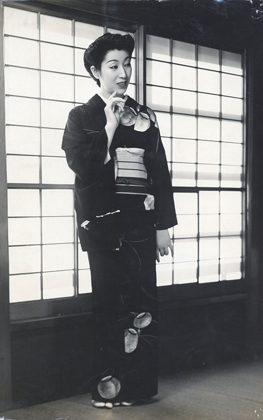 Vintage Gelatin Print by Katsuji Fukuda 1946 Takako Irie: Vintage Gelatin Print by Katsuji Fukuda 1946 Takako Irie Vintage gelatin print by Katsuji Fukuda, created in 1946, features the subject Takako Irie. This unique piece of Japanese photography showcases