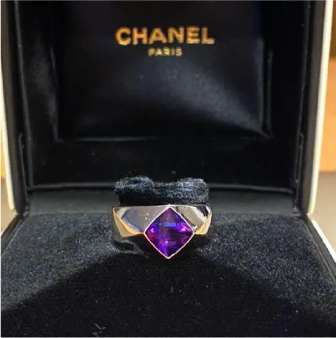 Amethyst White Gold Ring Chanel US6.5 in Rare: Amethyst White Gold Ring Chanel US6.5 in Rare White gold ring with an amethyst stone, bearing the signature of Chanel. This US6.5 size ring showcases a beautiful purple hue in a K18 metal setting. A r