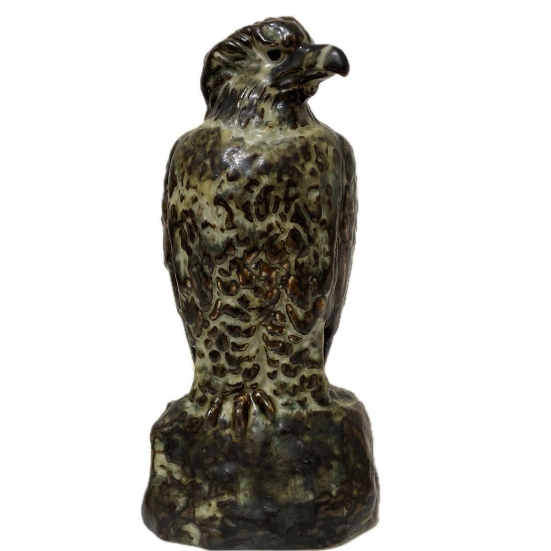 1976 Royal Copenhagen stoneware Carl Larsen Sea eagle figurine: 1976 Royal Copenhagen stoneware Carl Larsen Sea eagle figurine The Carl Larsen Sea eagle figurine from Royal Copenhagen's 1976 stoneware collection showcases the artist's mastery of form and detail. T