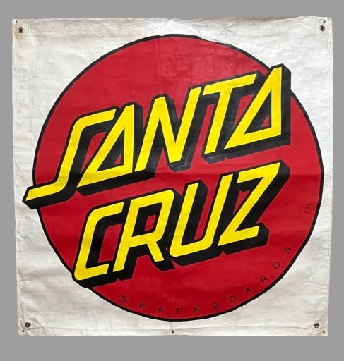 VINTAGE BANNER SANTA CRUZ 80S 90 X 90CM USED: VINTAGE BANNER SANTA CRUZ 80S 90 X 90CM USED Vintage Santa Cruz banner, measuring 90x90cm, features an original design from the 80s and 90s. This licensed reprint showcases a unique piece of retro adv