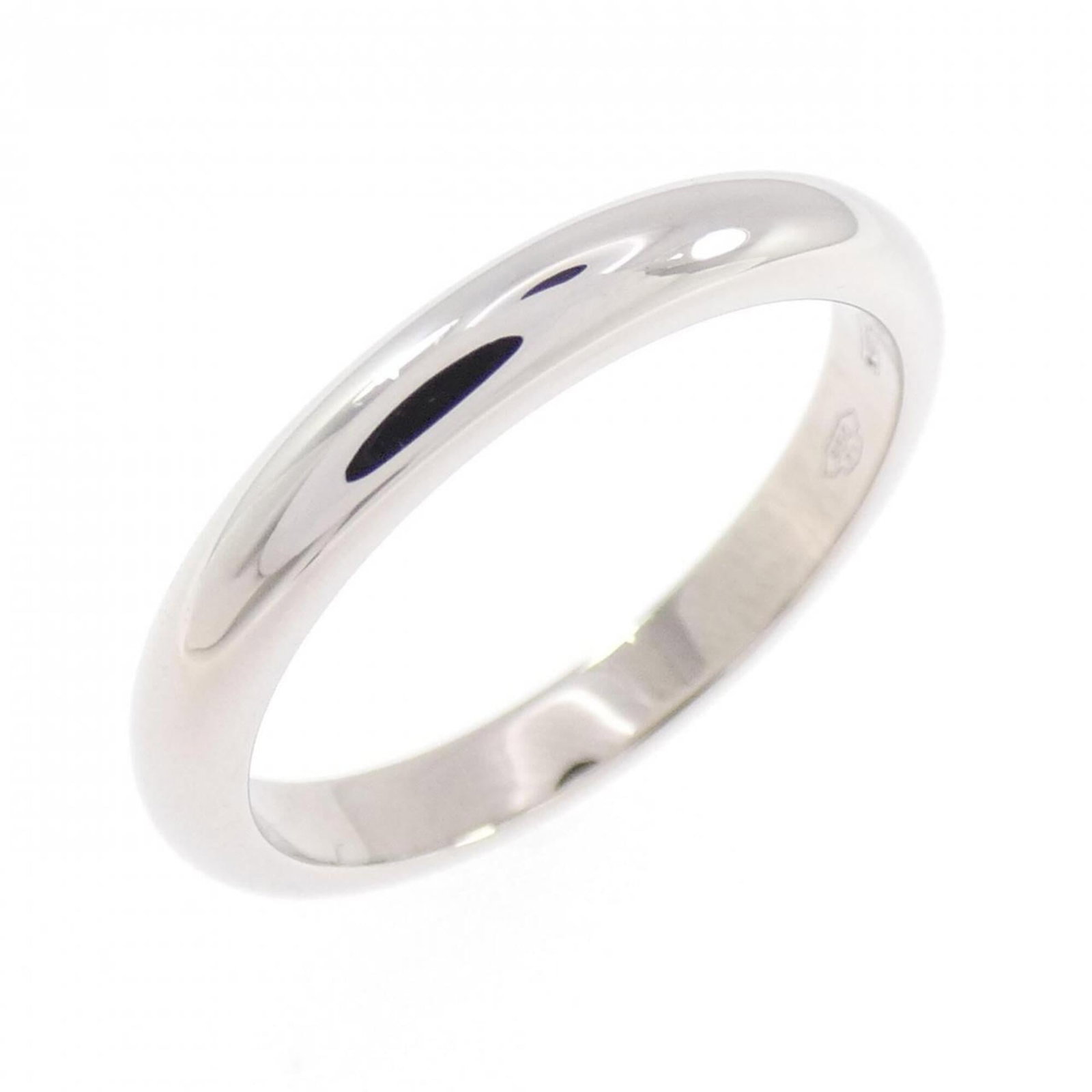 Ring in platinum 950 by Bvlgari: Ring in platinum 950 by Bvlgari Platinum 950 ring by Bvlgari, featuring a diamond stone and crafted from high-quality platinum. This band ring is in like new condition with hardly any traces of usage,