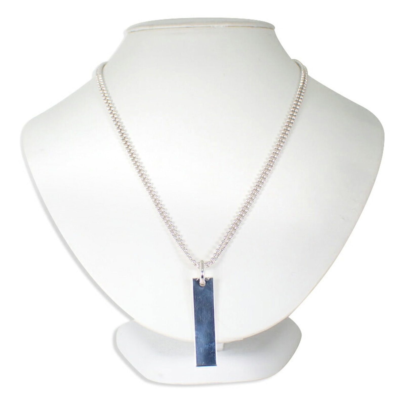 Chain pendant necklace with 925 double ball chain from Gucci: Chain pendant necklace with 925 double ball chain from Gucci Chain pendant necklace with 925 double ball chain from Gucci. This silver necklace features a 43.2mm x 10.2mm pendant and a 52 cm / 20.47''