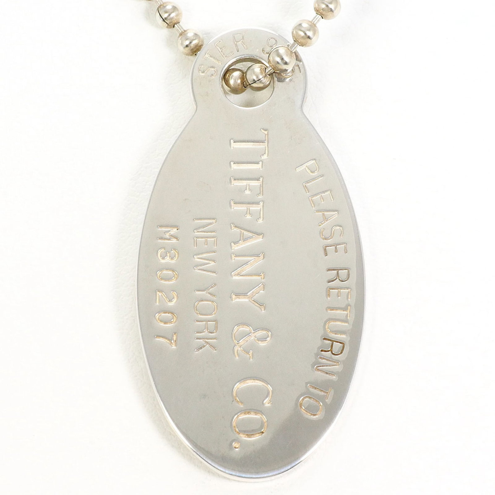 Tiffany & Co. 925 Sterling Silver Necklace Total Weight: Approx. 25.9G 88Cm Like New: Tiffany & Co. 925 Sterling Silver Necklace Total Weight: Approx. 25.9G 88Cm Like New 925 Sterling Silver Tiffany & Co. Necklace, Like New Condition - Total Weight: 25.9G. This elegant necklace boasts 