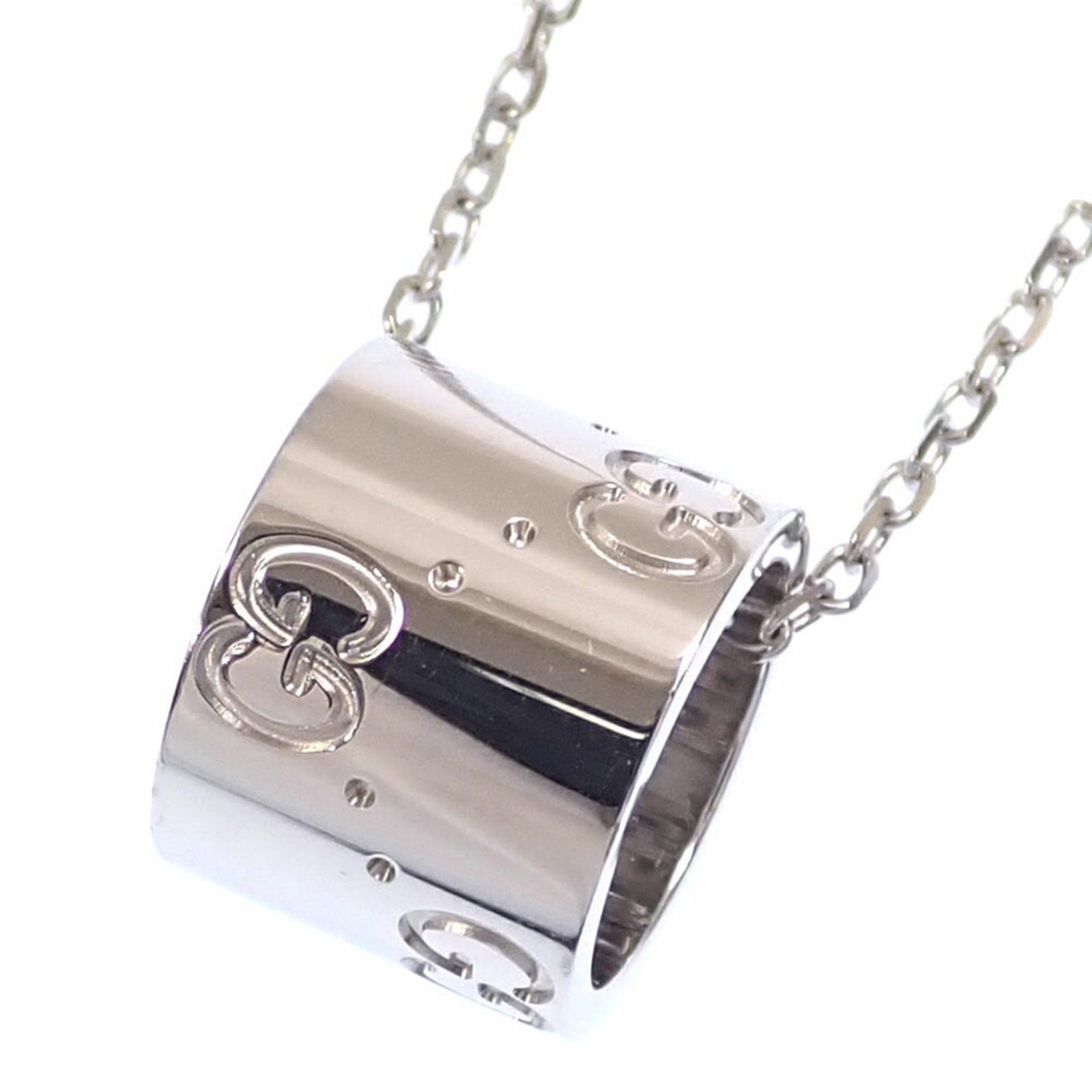 Gucci Icon Necklace For Women 18Kwg 7.4G 18K 750 White Gold: Gucci Icon Necklace For Women 18Kwg 7.4G 18K 750 White Gold 18K white gold Gucci Icon Necklace, crafted with 7.4g of 18K 750 gold, features an 11.5mm x 9.1mm pendant in a striking design. This used ne