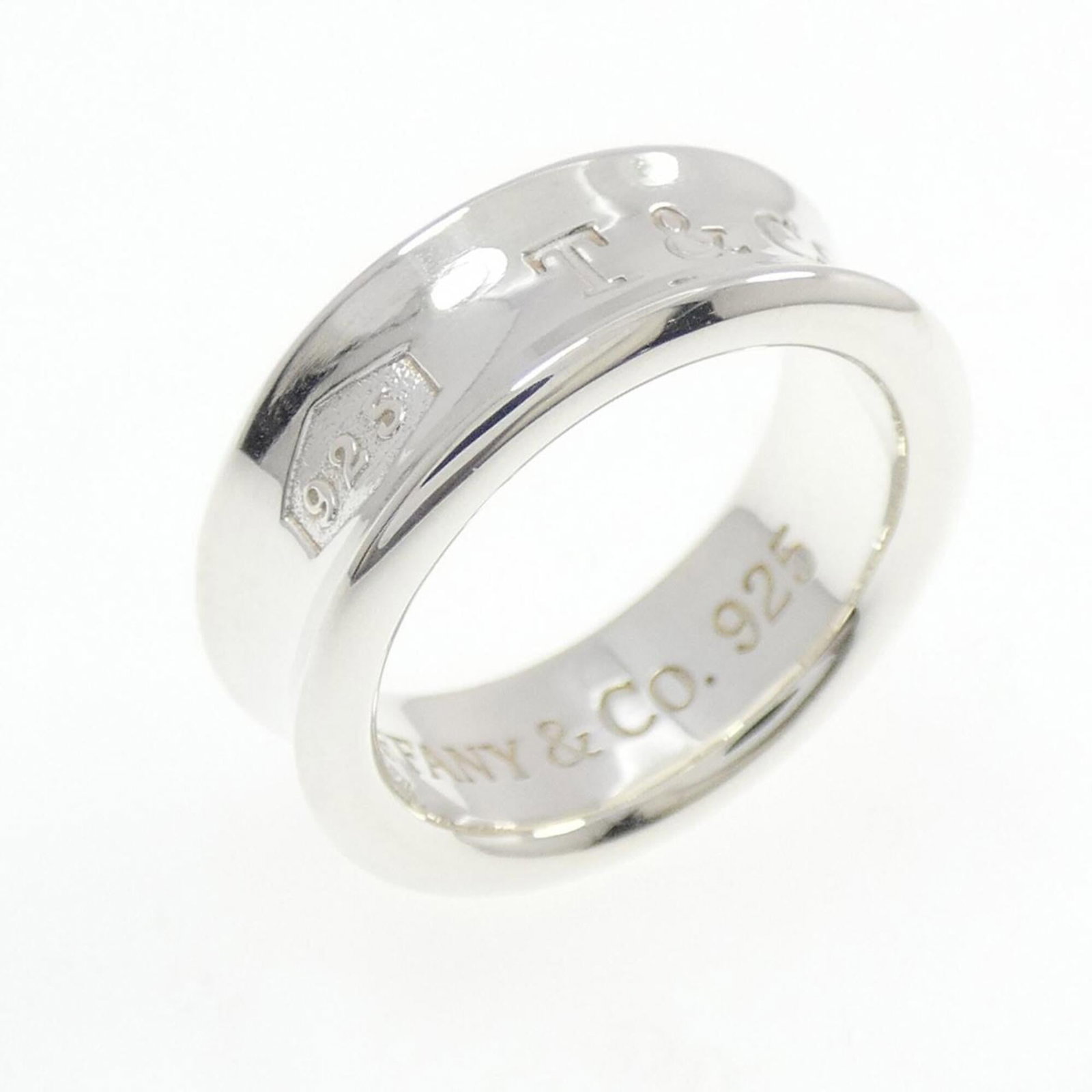 Silver 925 Tiffany Ring Band: Silver 925 Tiffany Ring Band Silver 925 Tiffany Ring Band features a classic design with a touch of elegance, crafted from high-quality silver. The band boasts a subtle shine and a few minor scratches