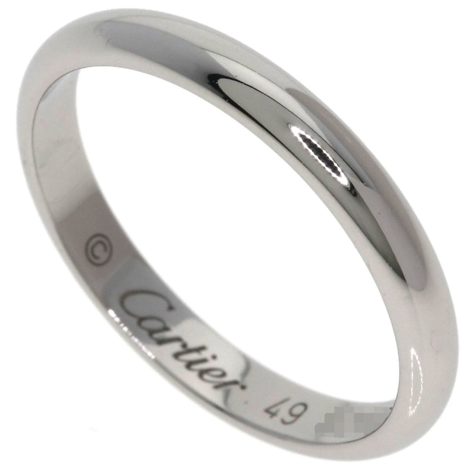 Ring Band Cartier Platinum 950: Ring Band Cartier Platinum 950 Platinum 950 Cartier band ring in excellent condition, with a few subtle signs of wear and minor scratches. The used status adds a touch of character to this timeless pi