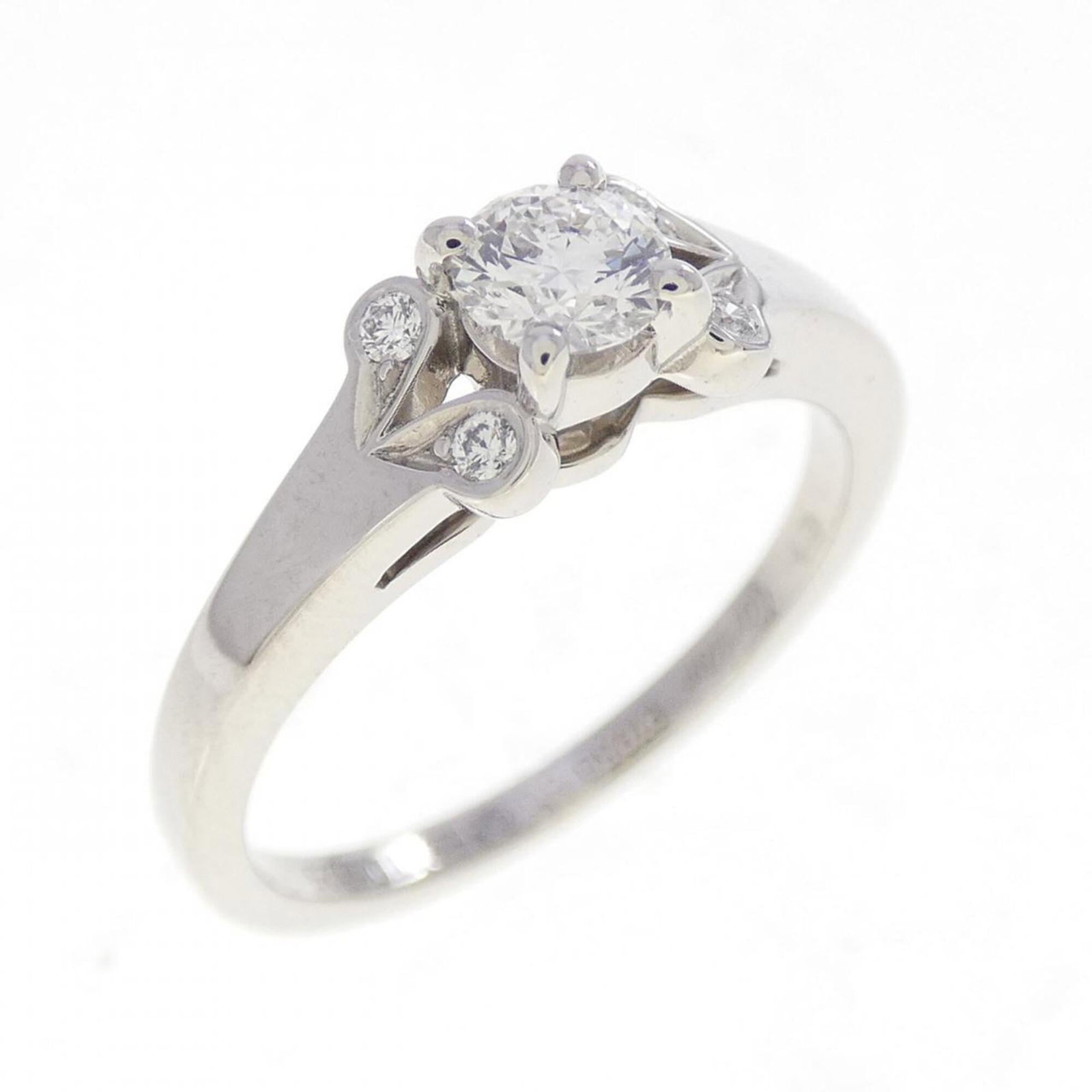 Ring Band by Platinum 950: Ring Band by Platinum 950 Platinum 950 construction provides durability and sophistication, while the Cartier brand is renowned for its elegant designs. This used ring band features a few traces of