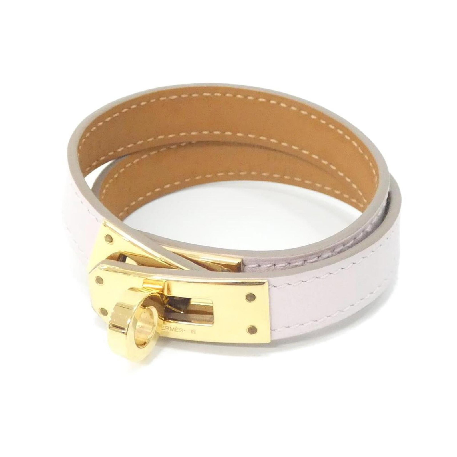Hermes Leather Charm Swift Bracelet: Hermes Leather Charm Swift Bracelet Swift leather charm bracelet from Hermes, featuring T3 style with a length of 16cm and width of 1.2cm. The bracelet bears some traces of usage, including scratches 