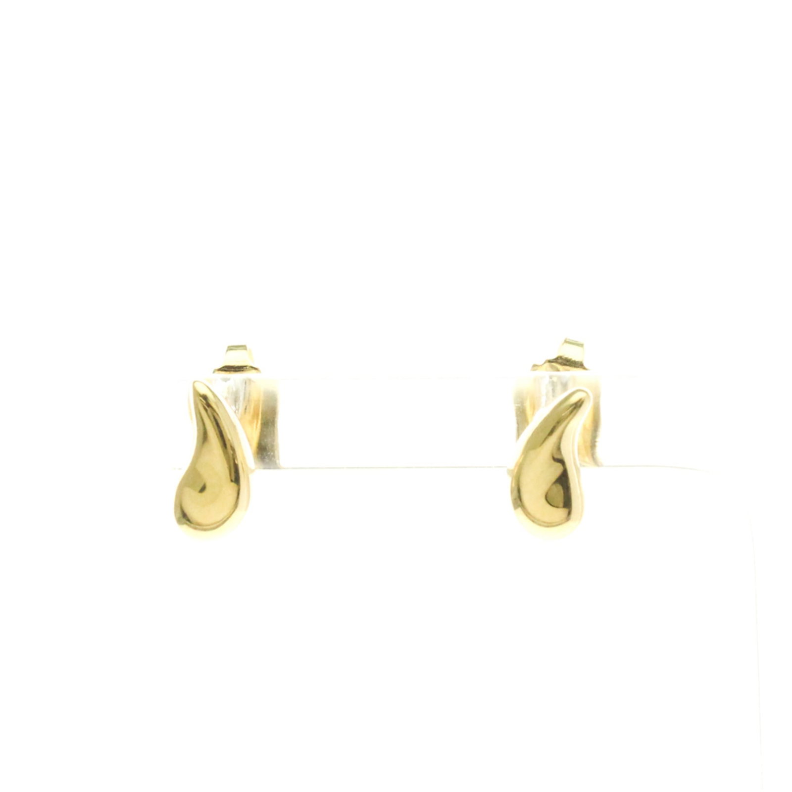 Gold Stud Yellow Earrings Tiffany: Gold Stud Yellow Earrings Tiffany Yellow Gold (18K) Stud Earrings from Tiffany, featuring a subtle shine and understated elegance. Made from high-quality 18K gold, these stud earrings have a classic