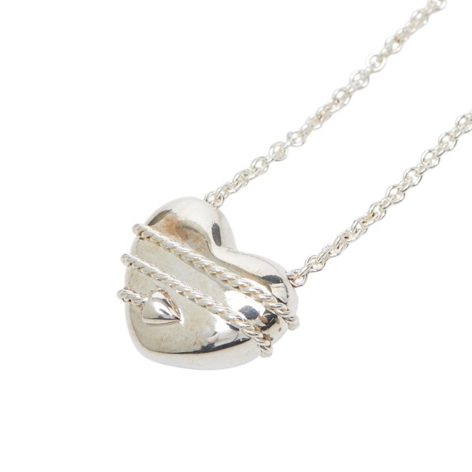 Tiffany heart arrow necklace in sterling silver for women by Tiffany co: Tiffany heart arrow necklace in sterling silver for women by Tiffany co Sterling silver Tiffany heart arrow necklace in excellent condition, featuring a beautiful design with a few traces of usage and
