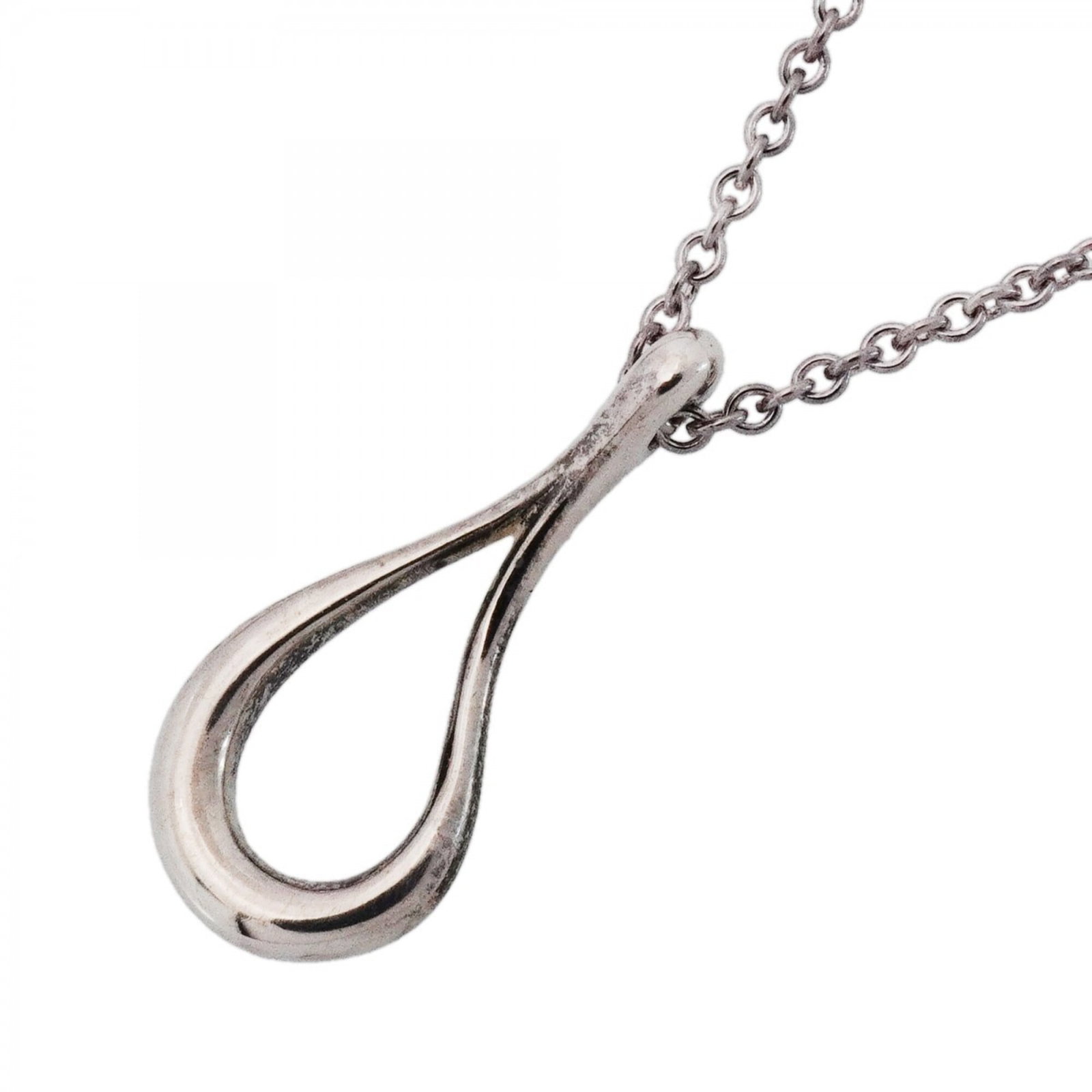 Tiffany & Co. Teardrop Necklace Sterling Silver 925 Women'S: Tiffany & Co. Teardrop Necklace Sterling Silver 925 Women'S Tiffany & Co. Teardrop Necklace Sterling Silver 925 Women's - A timeless piece from the iconic luxury brand, featuring a delicate teardrop p