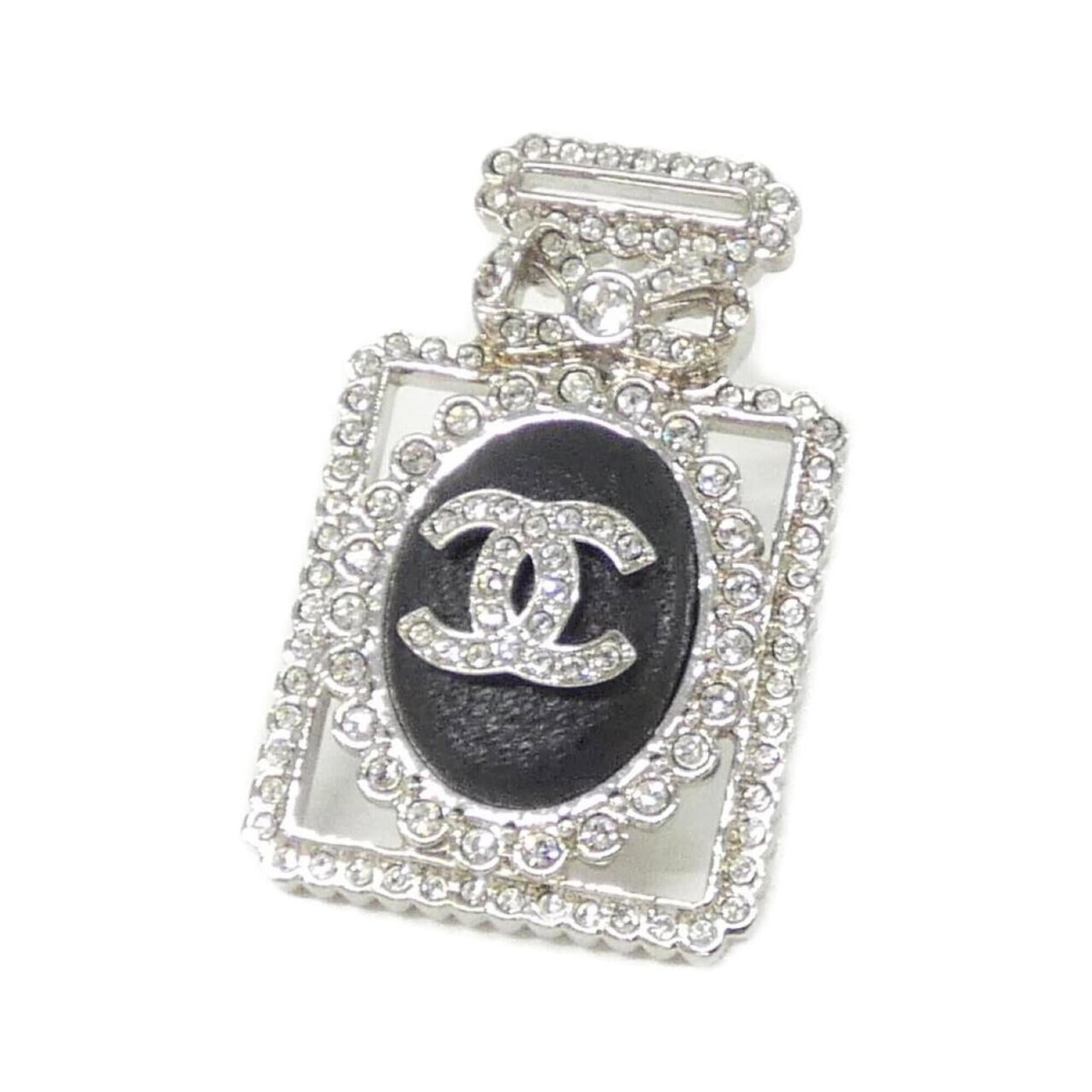 Chanel leather pin brooch: Chanel leather pin brooch Chanel leather pin brooch in black and silver, featuring a subtle design. Made from genuine leather, it has a size of 3.5cm x 2.2cm / 1.37'' x 0.86''. The brooch is in very