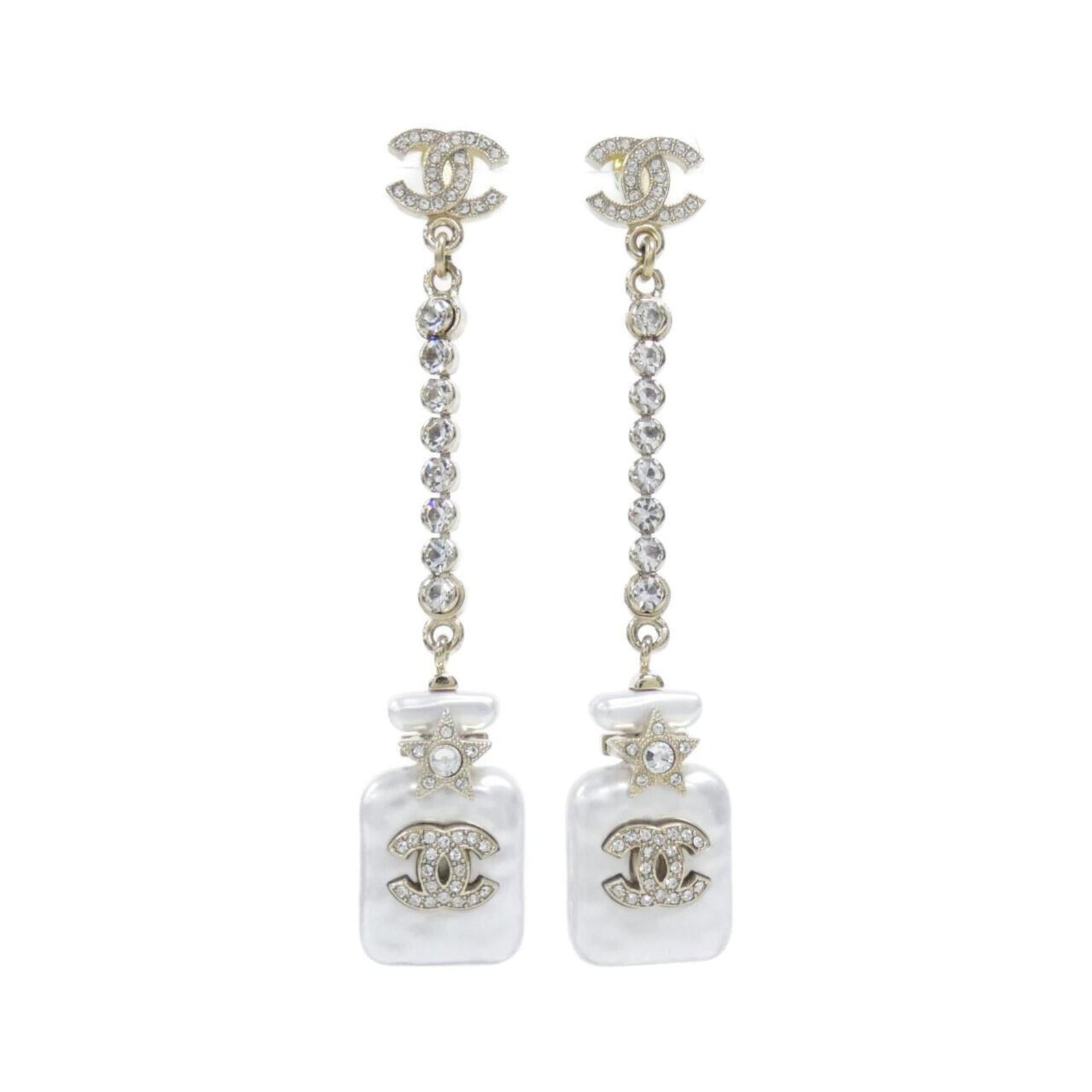 Chanel Stud Earrings: Chanel Stud Earrings Gold and white Chanel stud earrings with a classic design, featuring a subtle shine. Measuring 75mm x 15mm, these earrings showcase the iconic interlocking CC logo. In very good