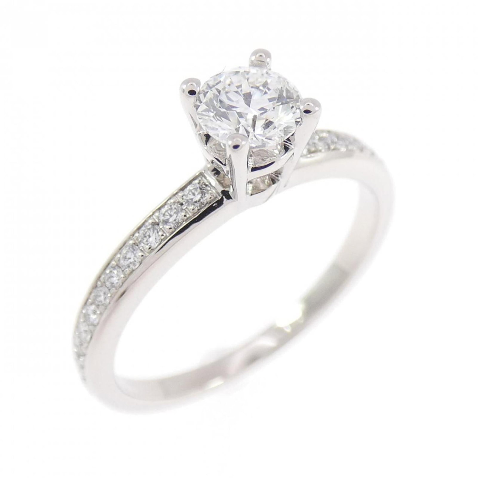Diamond Bulgari Ring: Diamond Bulgari Ring Bulgari's iconic diamond ring shines in platinum, its silver band adorned with subtle elegance. A few traces of usage can be seen, but the overall condition remains very good, wit