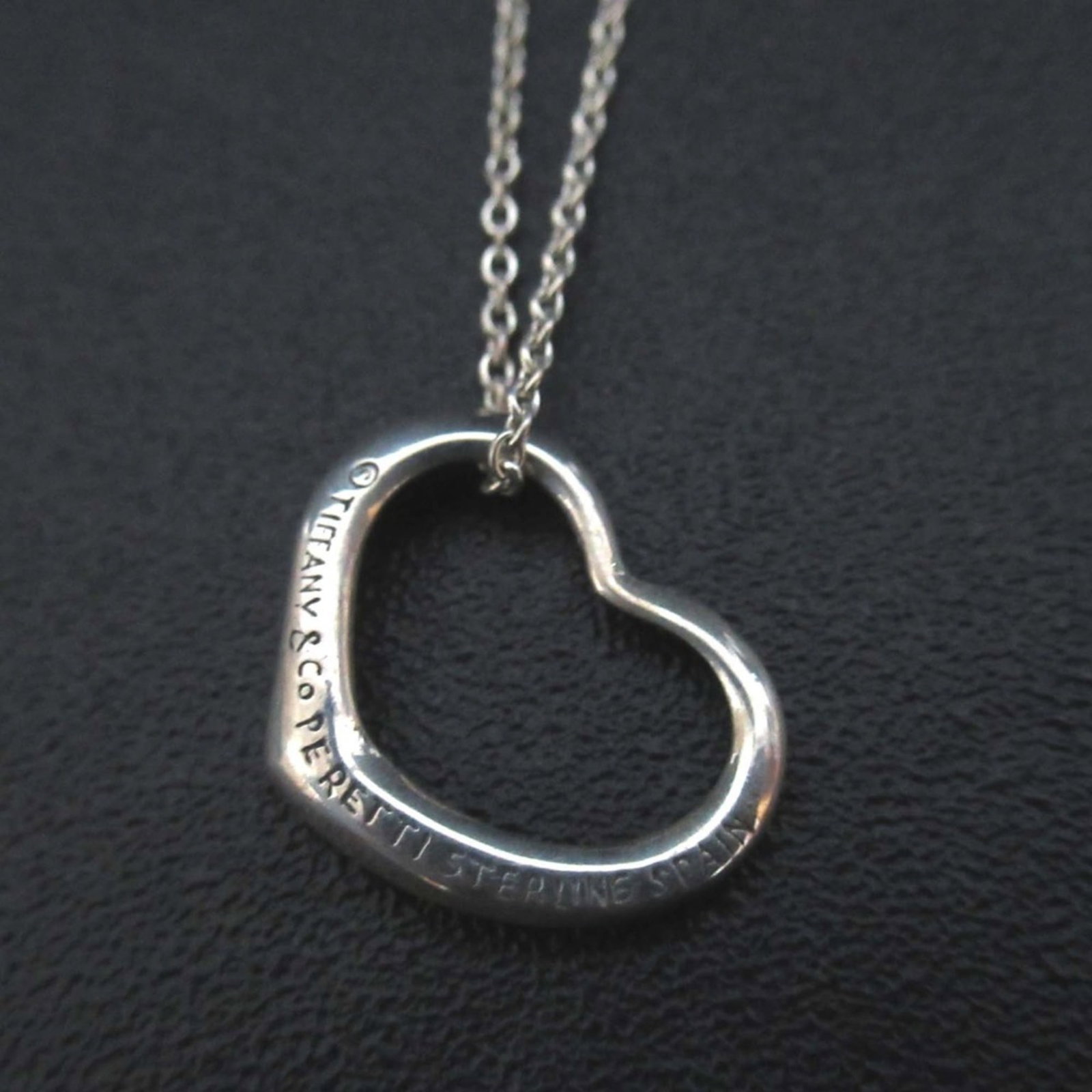 Tiffany and Co vintage Elsa Peretti open heart necklace in sterling silver old stamp women's: Tiffany and Co vintage Elsa Peretti open heart necklace in sterling silver old stamp women's Sterling silver open heart necklace in the iconic style of Elsa Peretti, designed by Tiffany & Co. This vin