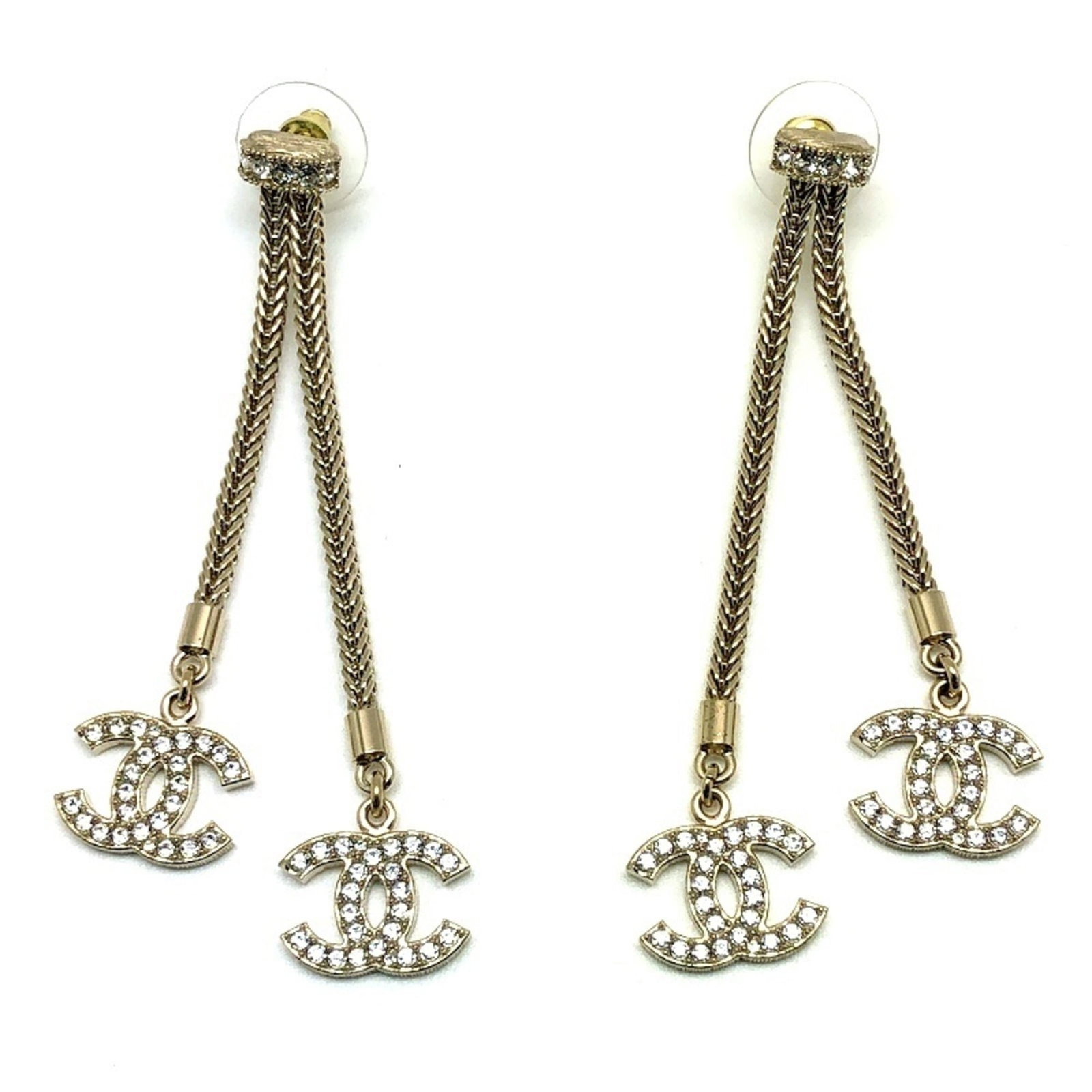 Chanel Stud Earrings Gold Rhinestone: Chanel Stud Earrings Gold Rhinestone Gold Rhinestone Stud Earrings from Chanel, featuring a luxurious gold finish and sparkling rhinestones. Measuring 75mm x 12mm x 11mm, these stud earrings are a sta