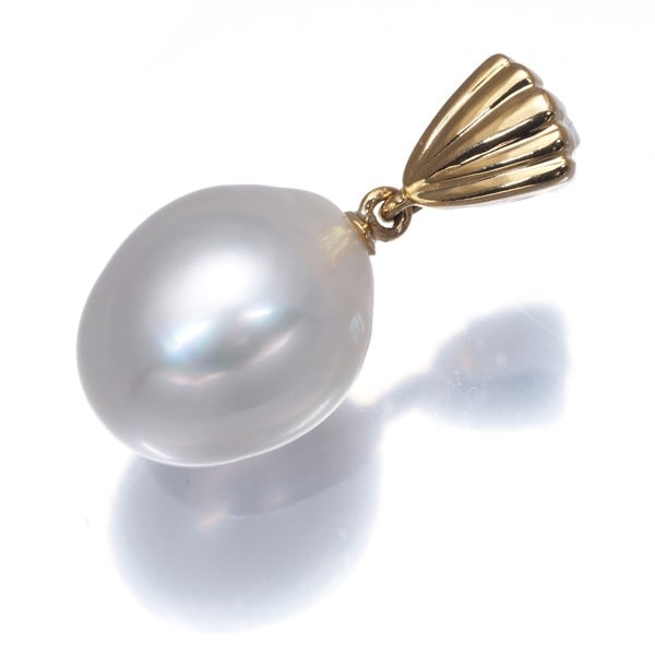 Tasaki Pendant South Sea Pearl 10.8Mm 18K 750 Yellow Gold: Tasaki Pendant South Sea Pearl 10.8Mm 18K 750 Yellow Gold Tasaki Pendant South Sea Pearl 10.8Mm 18K 750 Yellow Gold features a stunning 10.8mm South Sea pearl set in 18k yellow gold, showcasing the be