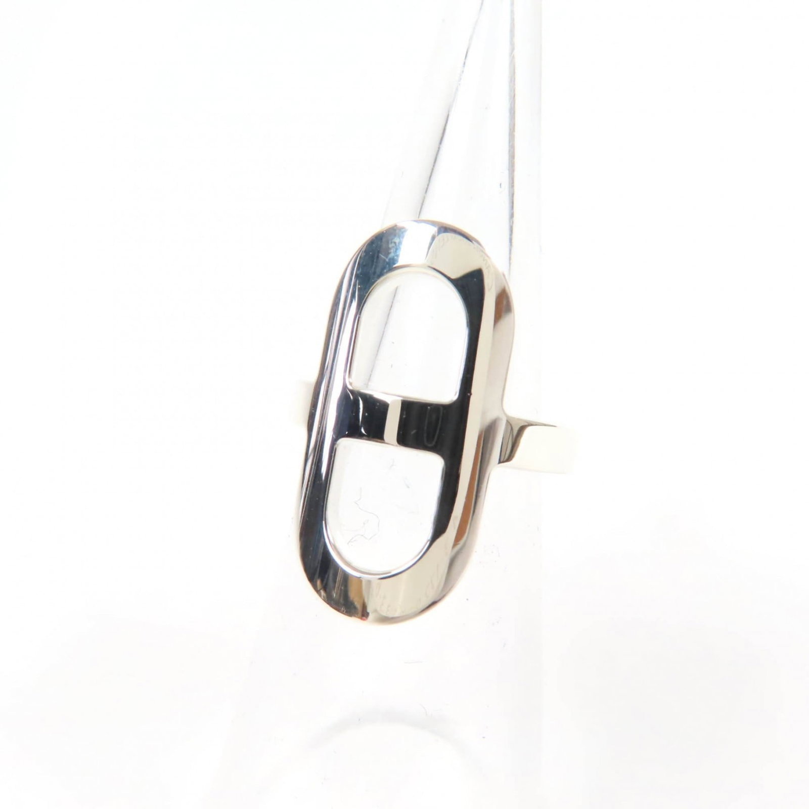 Ring Band Hermes: Ring Band Hermes Silver925 band ring from Hermes, featuring a sleek and modern design. The ring weighs 5.24g and measures 46 in the brand size, with a US size of 3.5. In mint condition, this like-new 