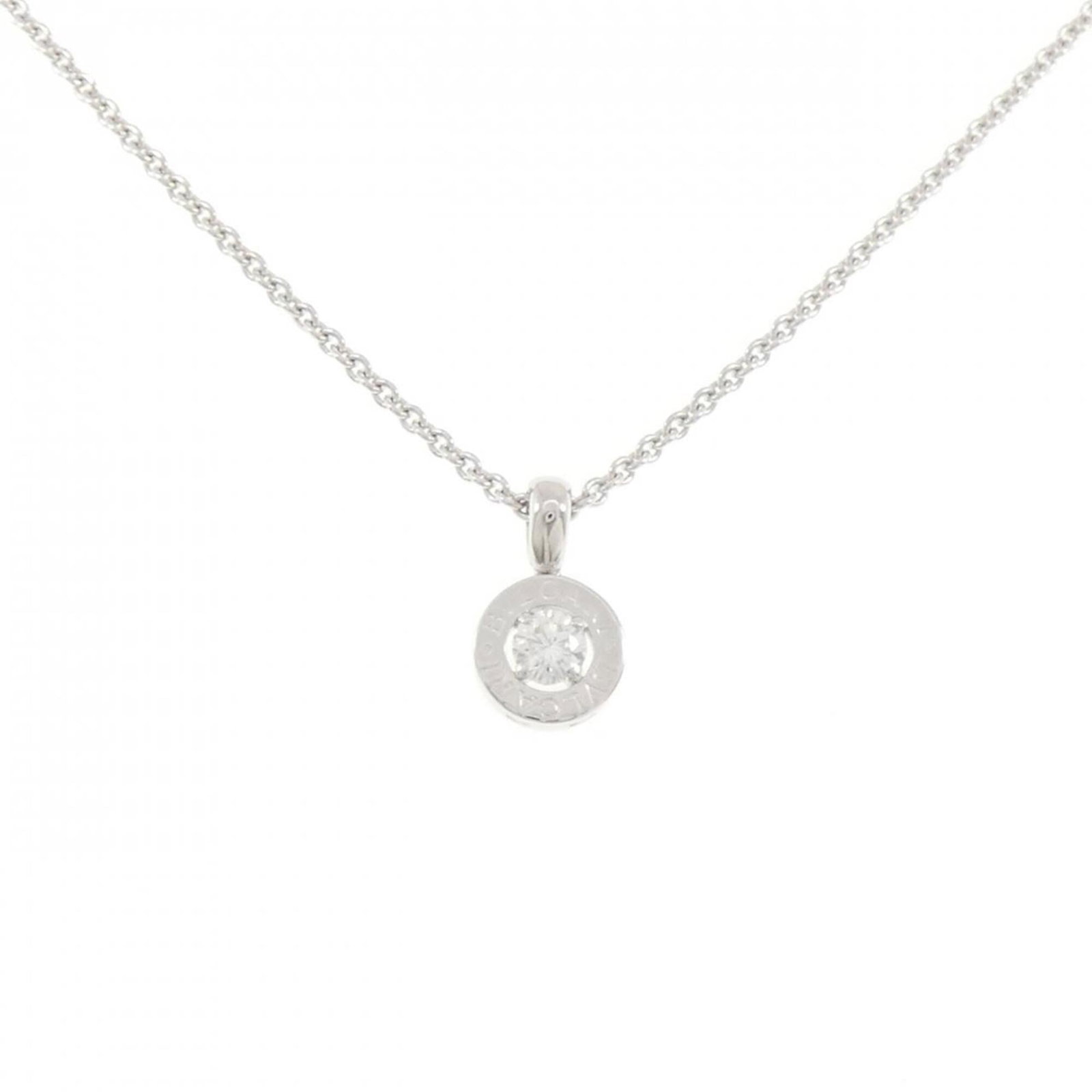 Bvlgari Necklace: Bvlgari Necklace Bvlgari's iconic necklace features a stunning diamond pendant set in white gold (18K). The necklace boasts a classic design with a 41 cm circumference and a pendant size of 15.4mm x 9