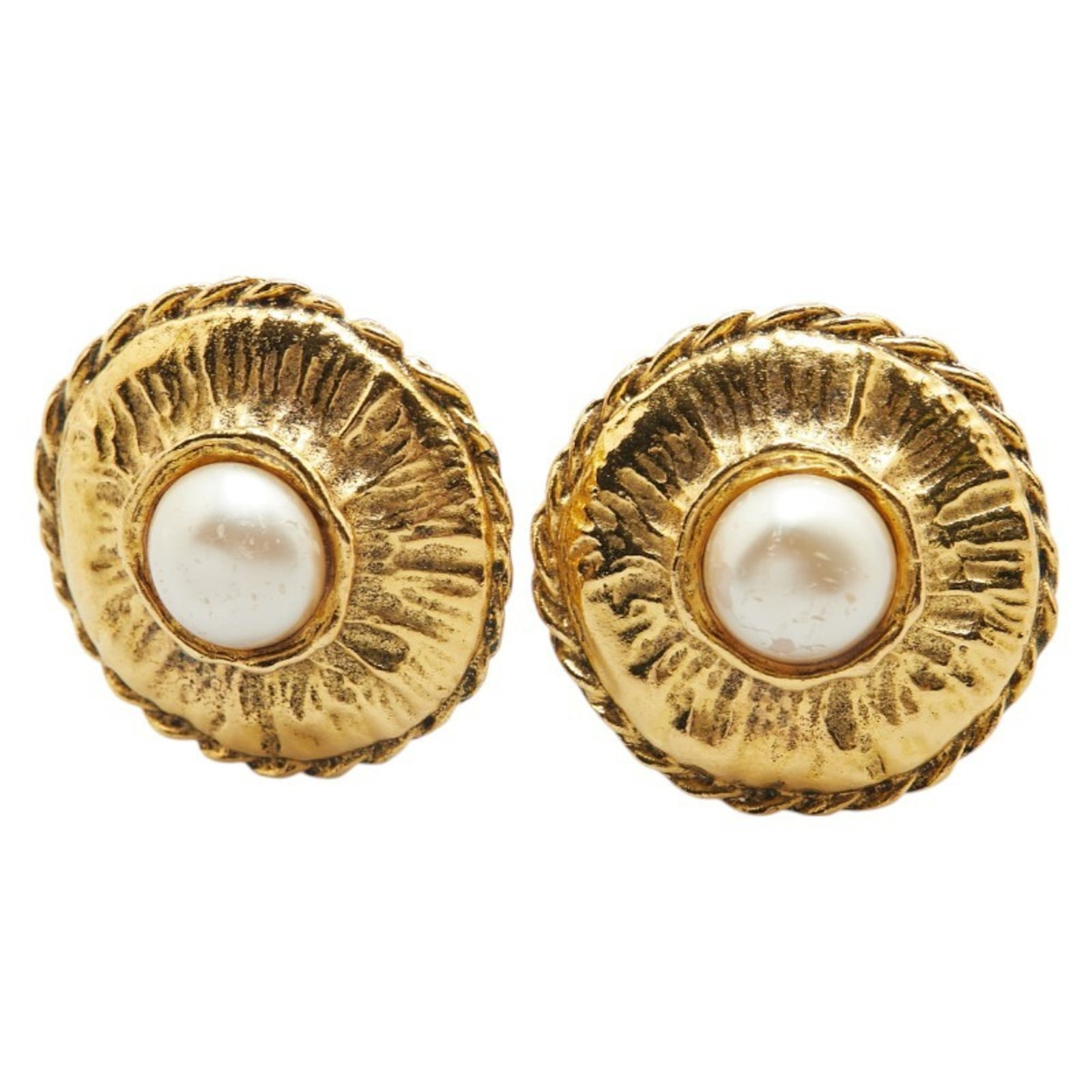 Chanel Clip Earrings: Chanel Clip Earrings Gold Pearl Clip Earrings by Chanel, measuring 27.00mm x 27.00mm, feature a classic clip design with a subtle shine from the gold finish and lustrous pearl stone. The earrings show