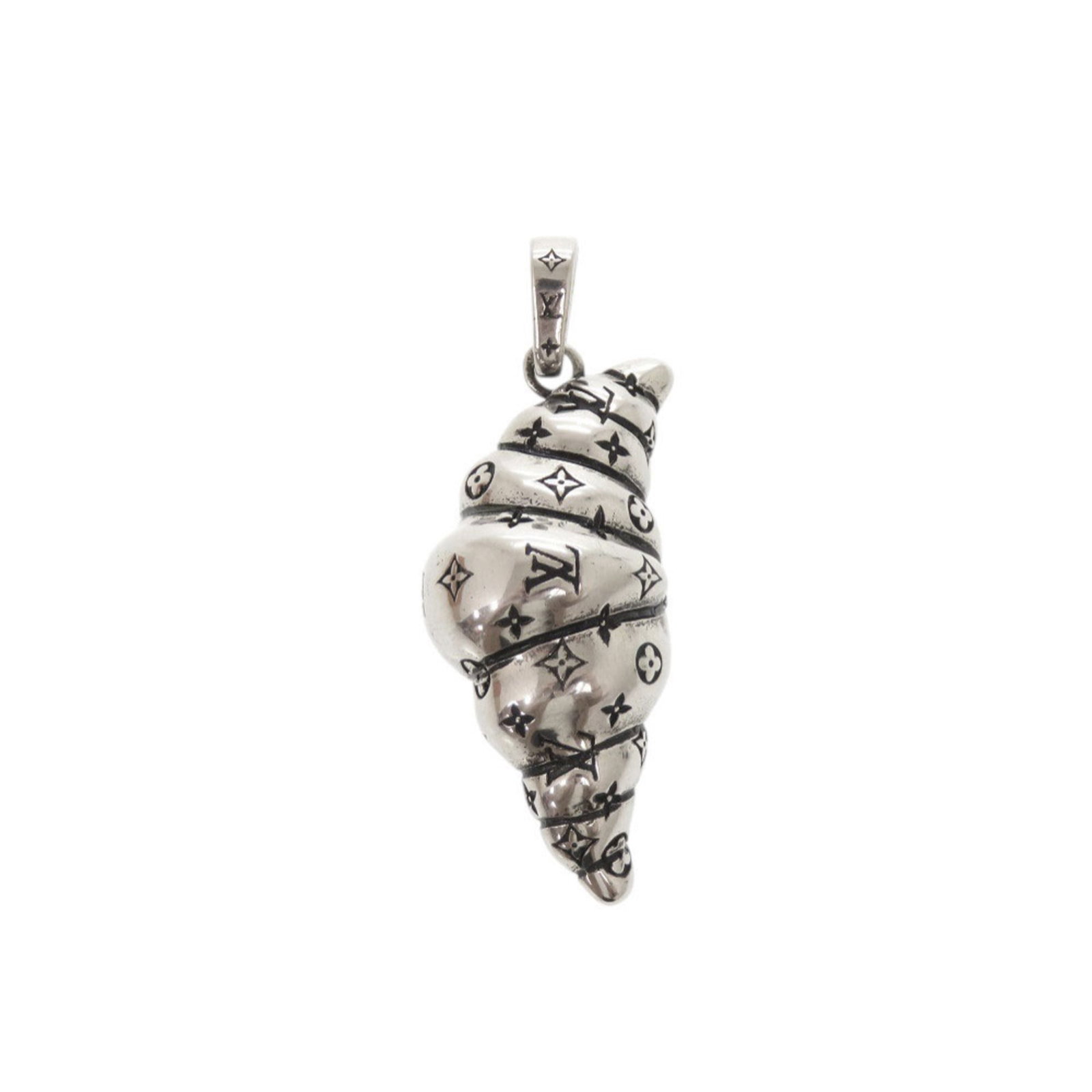 Excellent Condition Louis Vuitton Charm Lv Croissant Medium M03127 Metal Silver Pendant Top 1225: Excellent Condition Louis Vuitton Charm Lv Croissant Medium M03127 Metal Silver Pendant Top 1225 Silver Louis Vuitton Charm Lv Croissant Pendant in Excellent Condition. This medium-sized, metal silver