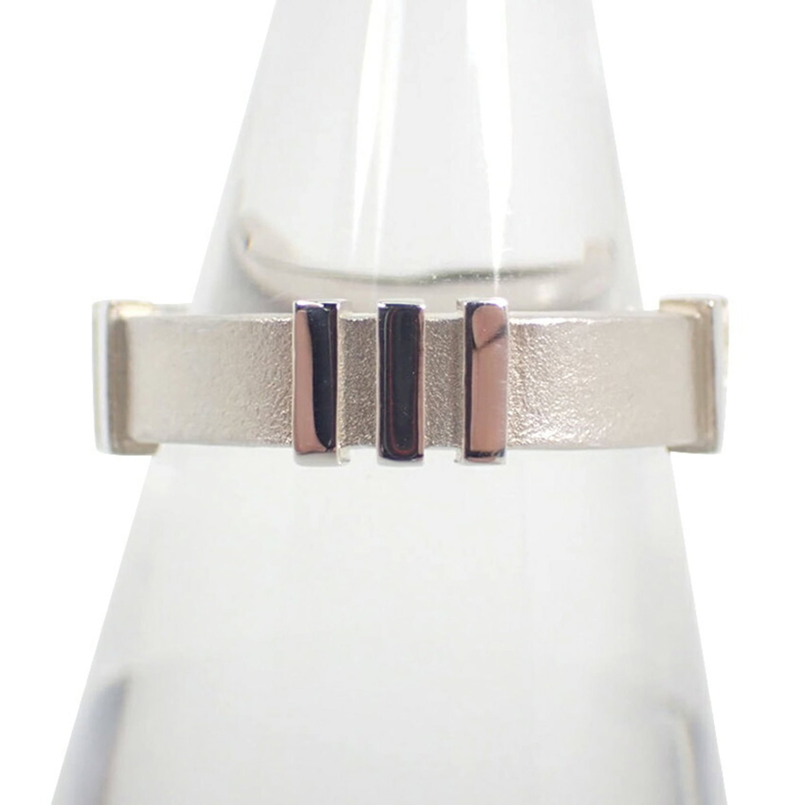 Sterling Silver Ring Tiffany Band: Sterling Silver Ring Tiffany Band Sterling silver ring from Tiffany, featuring a classic band design. The item bears a signature and is made from high-quality sterling silver (925). In very good condi