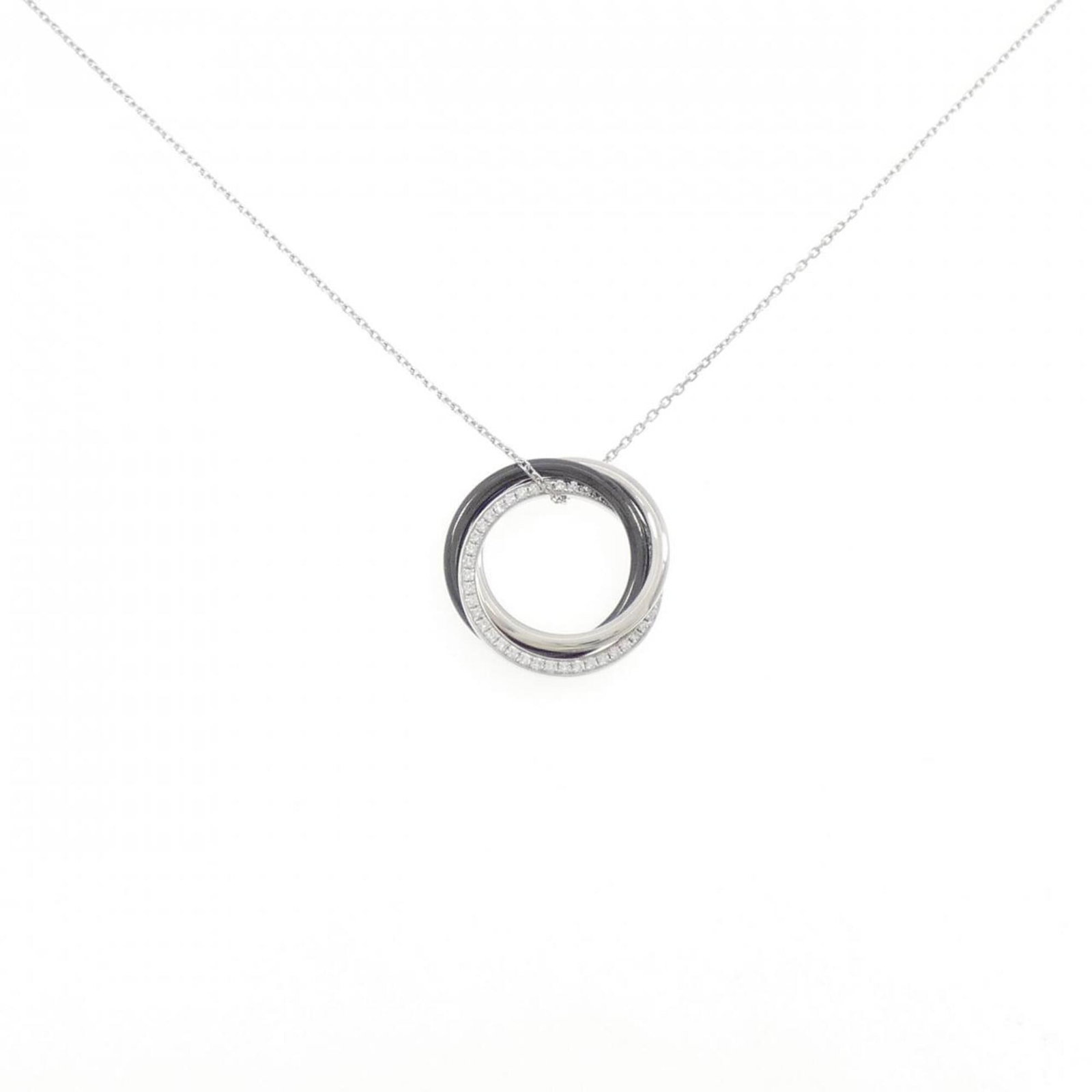 Black White Necklace Cartier Trinity: Black White Necklace Cartier Trinity Cartier's iconic Trinity necklace boasts a striking black and white design, featuring a ceramic and white gold (18K) pendant adorned with a diamond. The sleek