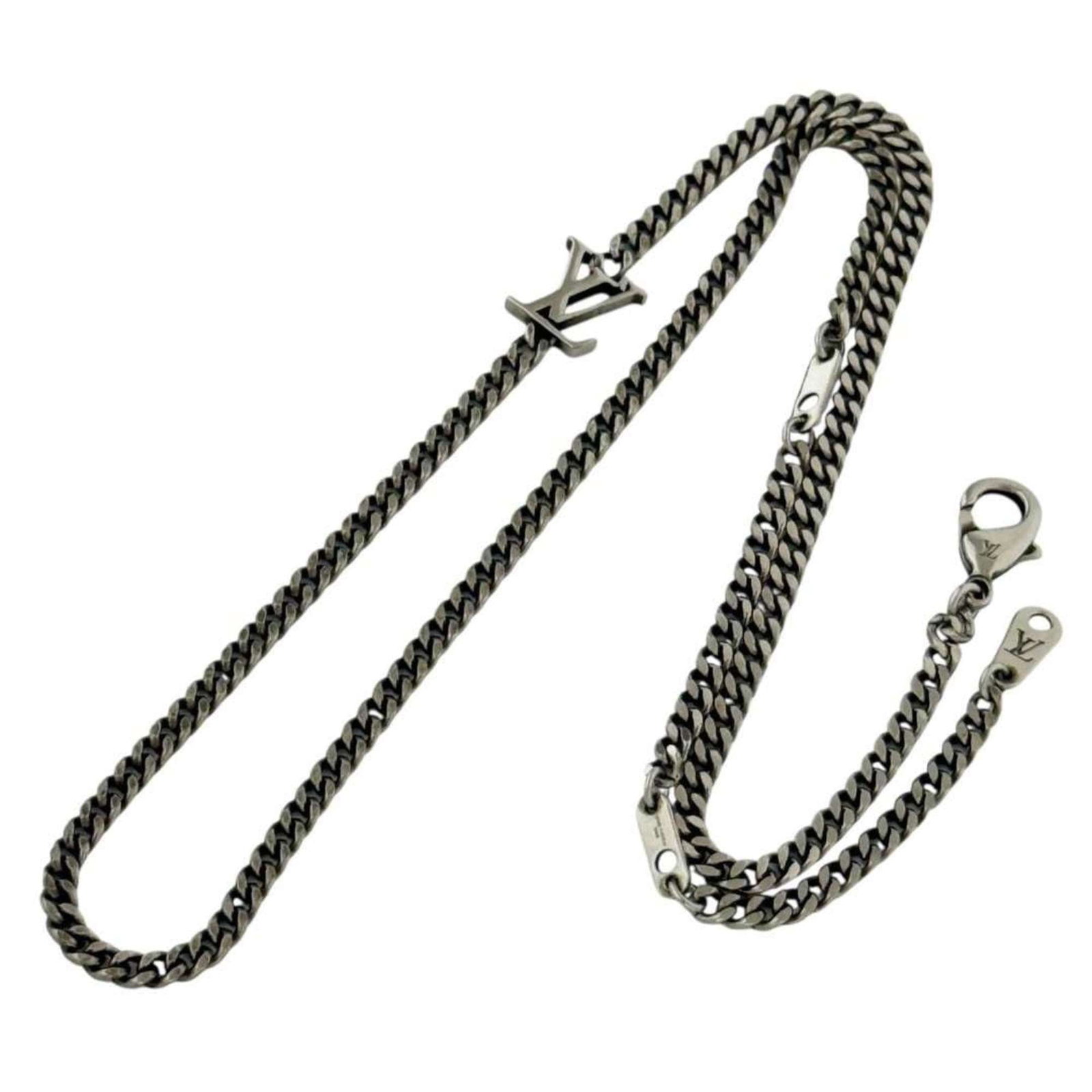 Lv Louis Vuitton Men's Chain Necklace yours Lv 44-54cm: Lv Louis Vuitton Men's Chain Necklace yours Lv 44-54cm Chain necklace from Louis Vuitton, available in sizes 44-54cm. Made from metal, this necklace features a classic design that suits both men and