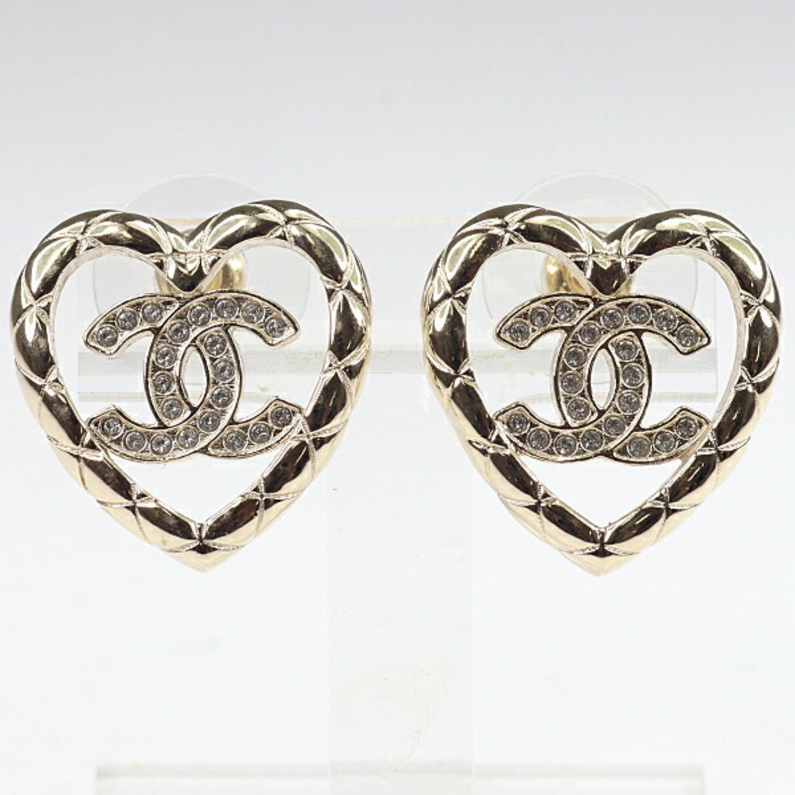 Stud Earrings Metal by Chanel: Stud Earrings Metal by Chanel Gold stud earrings from Chanel, featuring a metal design with dimensions of 20.00mm x 19.80mm / 0.79'' x 0.78''. These earrings are made from metal and have never been