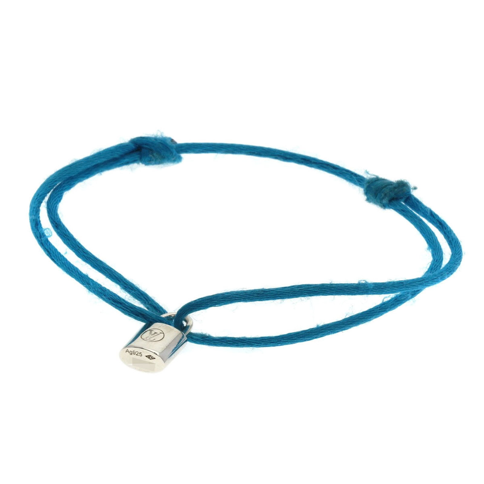 Louis Vuitton Charm Bracelet Silver: Louis Vuitton Charm Bracelet Silver Silver charm bracelet from Louis Vuitton, featuring a classic design with subtle details. Made from high-quality silver material, this elegant accessory is perfect 