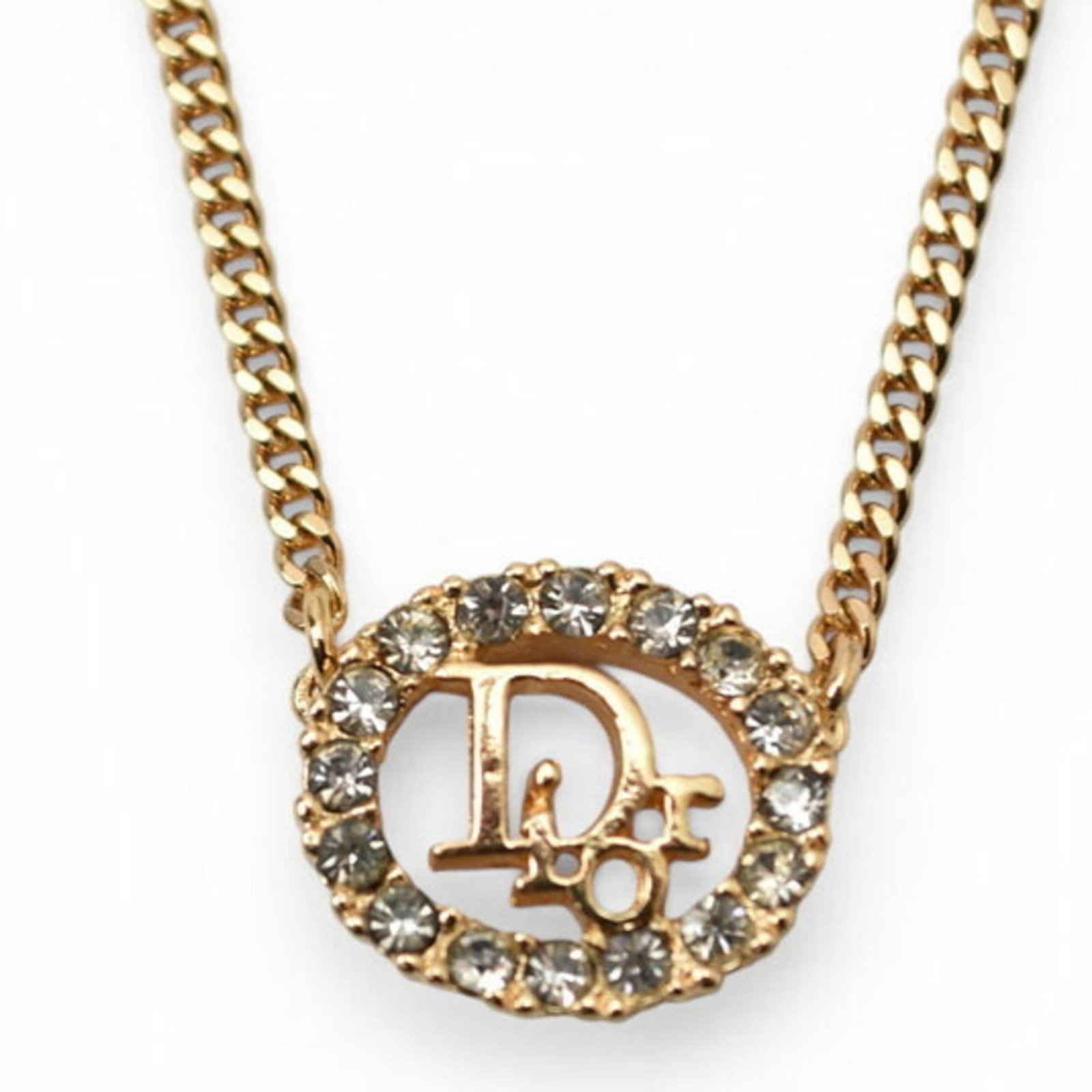Dior necklace gold rhinestone Christian: Dior necklace gold rhinestone Christian Gold-plated Christian Dior necklace featuring rhinestones, with a gold-plated pendant measuring 13mm x 15mm and a chain that adjusts to fit necks between 37 cm