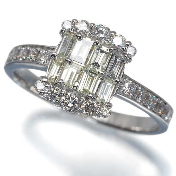 Yellow Light Baguette Cut 0.90ct Clear Diamond Platinum: Yellow Light Baguette Cut 0.90ct Clear Diamond Platinum Platinum ring featuring a stunning 0.90ct clear diamond, expertly cut into a classic baguette style, set against a sleek yellow gold background.