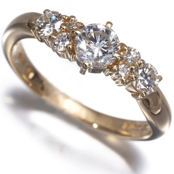 Vendome Ring Diamond 0.67Ct Us5.75-6 18K 750 Yellow Gold: Vendome Ring Diamond 0.67Ct Us5.75-6 18K 750 Yellow Gold Vendome Ring Diamond 0.67Ct Us5.75-6 18K 750 Yellow Gold - A stunning 0.67 carat diamond ring set in 18k yellow gold, featuring a natural diamo