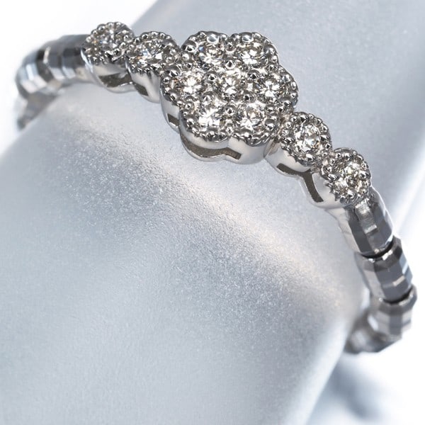 Diamond 0.13Ct Flower Milgrain One Size Fits All Ring 950 Platinum: Diamond 0.13Ct Flower Milgrain One Size Fits All Ring 950 Platinum 950 platinum metal purity and natural diamond create a striking combination in this flower-shaped ring. The milgrain details add an