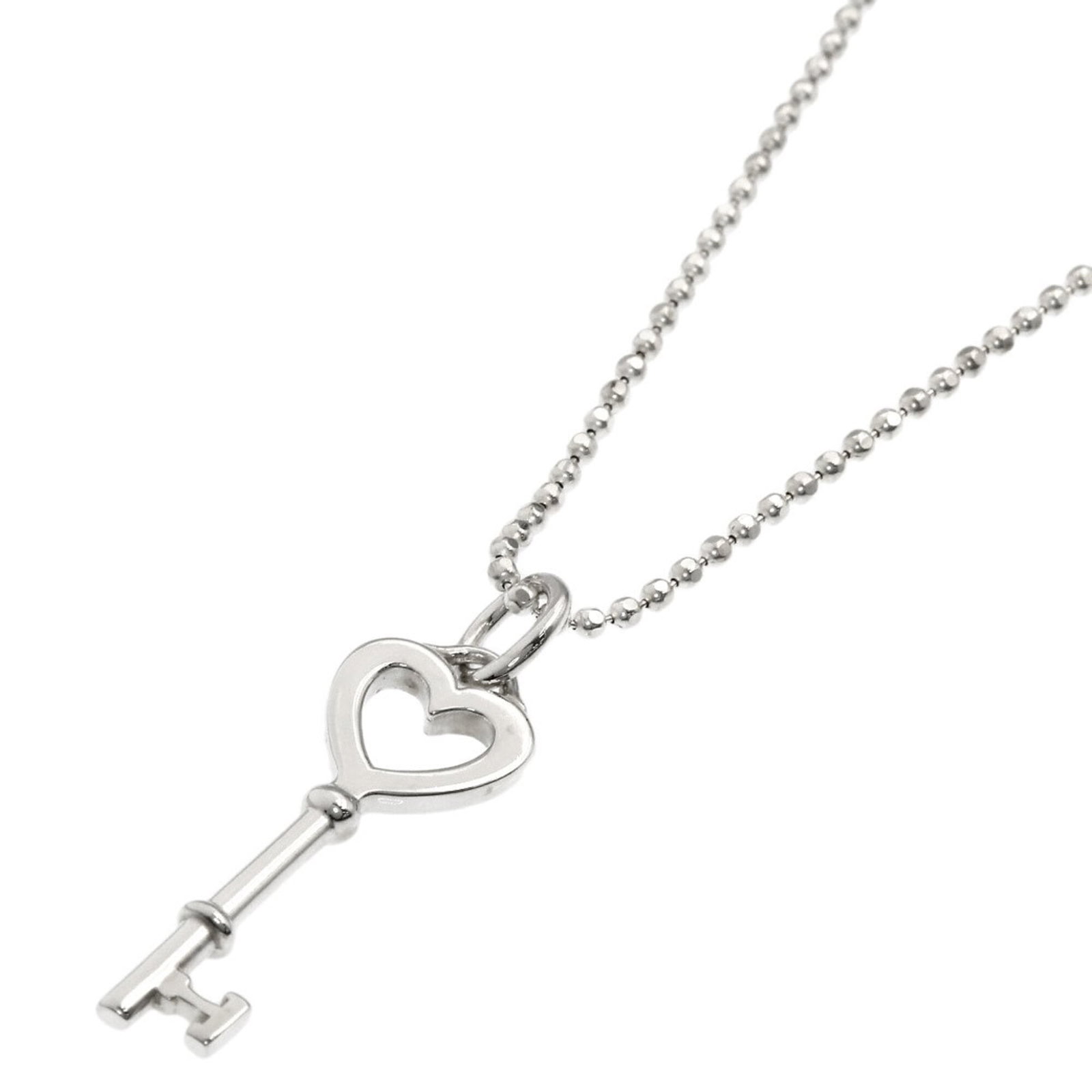 Women's Heart Necklace Key Tiffany Silver: Women's Heart Necklace Key Tiffany Silver Tiffany silver necklace with a beautiful heart pendant, crafted from high-quality metal and featuring a classic design. The necklace has been carefully worn