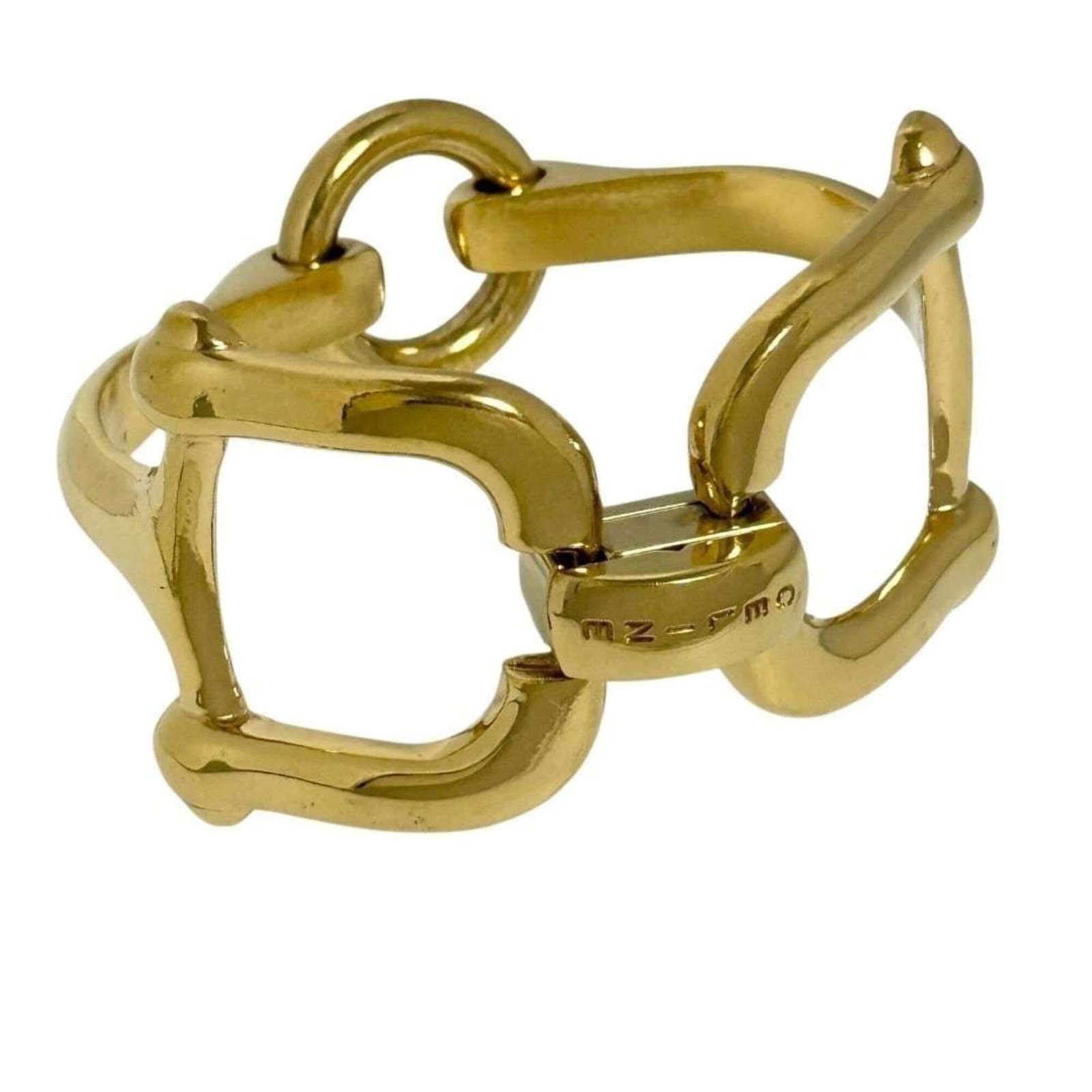 Metal Bangle Celine: Metal Bangle Celine The Celine Metal Bangle boasts a sleek, metal design with a length of 17cm. A few traces of usage are visible, including some scratches and dirt, but overall it remains in very