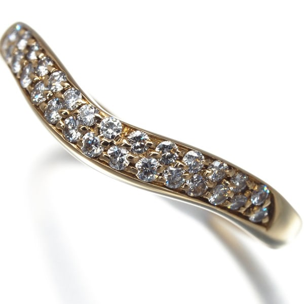 Bvlgari Ring Diamond Corona Paved Us5 18K 750 Yellow Gold: Bvlgari Ring Diamond Corona Paved Us5 18K 750 Yellow Gold Yellow gold 18k band adorned with a natural diamond, set in the iconic Bvlgari Corona design, adds a touch of elegance to any style. The pave 