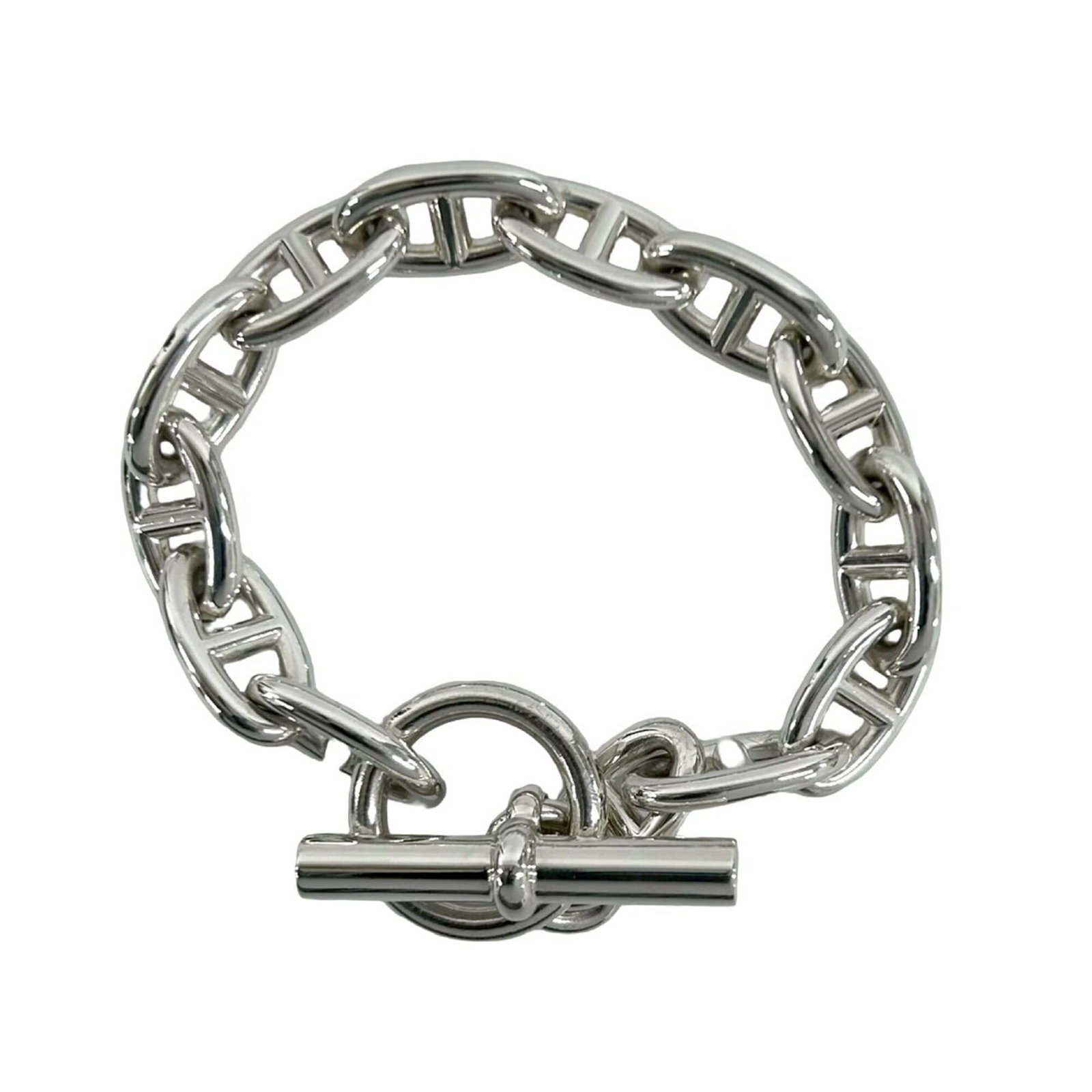 Silver Charm Bracelet 925 by Hermes: Silver Charm Bracelet 925 by Hermes Silver Charm Bracelet 925 by Hermes features a classic design with subtle charm details. Made from high-quality silver, this 21cm bracelet showcases a sleek and sop