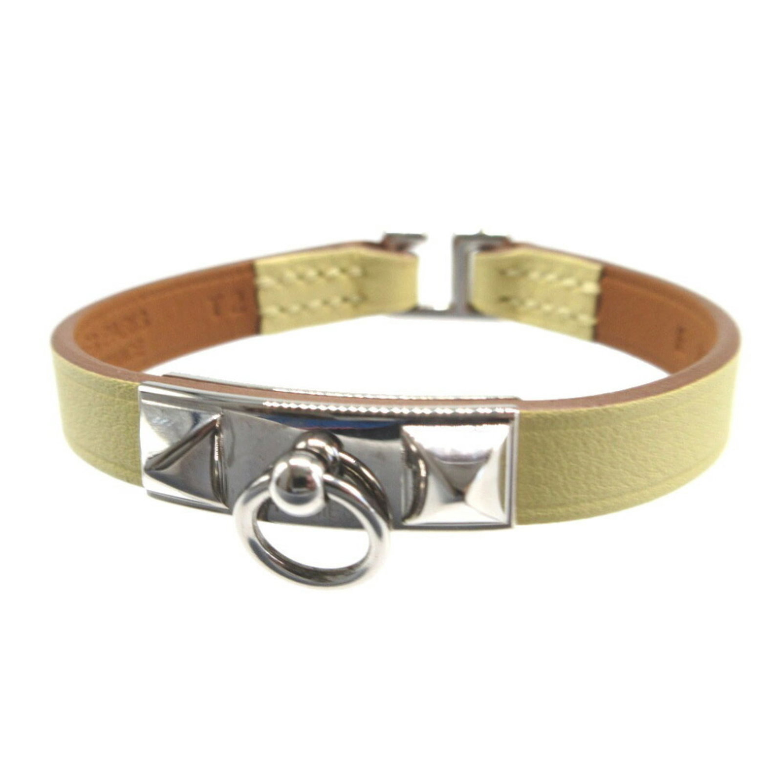 Hermes Leather Charm Swift Bracelet: Hermes Leather Charm Swift Bracelet Swift leather charm bracelet from Hermes, featuring a classic design with minimal wear, showcasing the brand's signature style. Made from high-quality swift leather