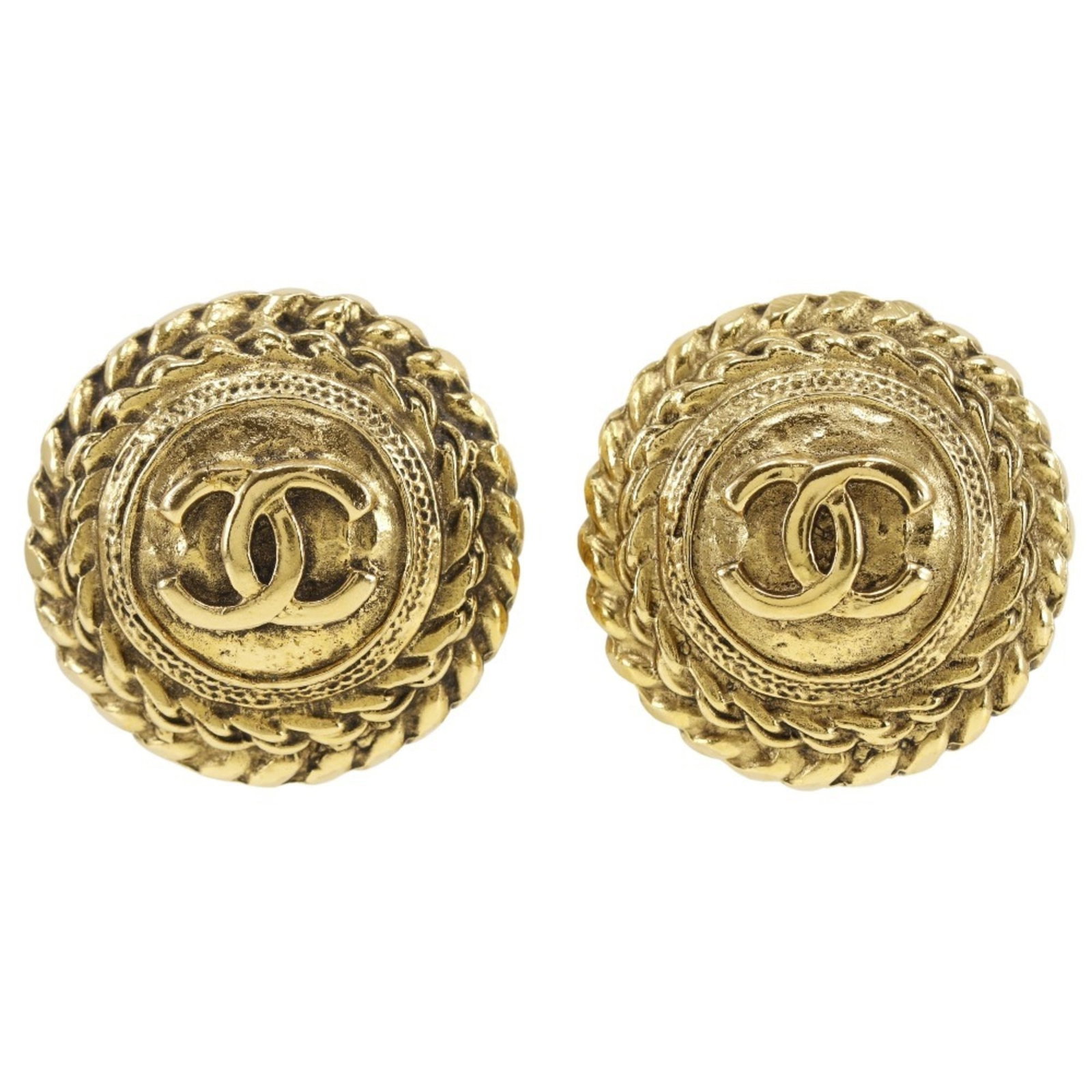 Chanel Clip Earrings: Chanel Clip Earrings Gold clip earrings from Chanel, measuring 28.00mm in diameter with a weight of 23.8g, bearing traces of usage and minor scratches. The condition is used, with visible signs of wea